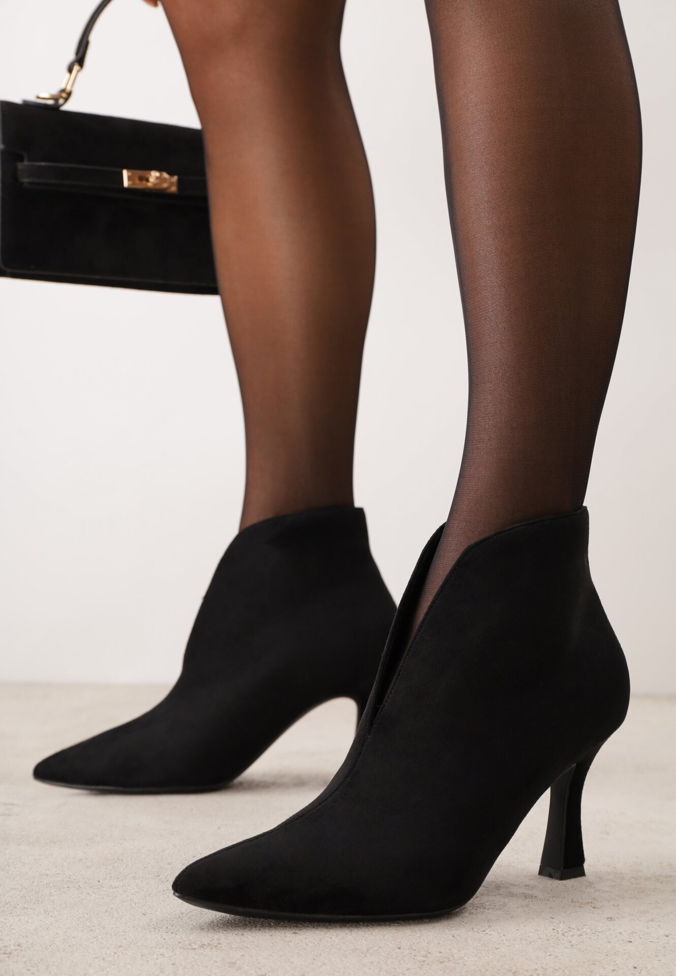 inia Botine Iazara pe toc stiletto tip clepsidră cu carâmb decupat Negre