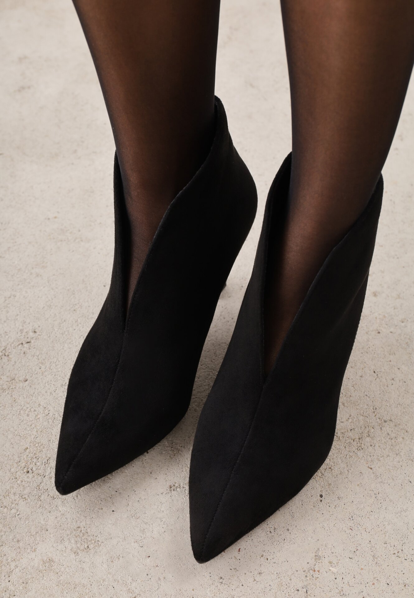 inia Botine Iazara pe toc stiletto tip clepsidră cu carâmb decupat Negre