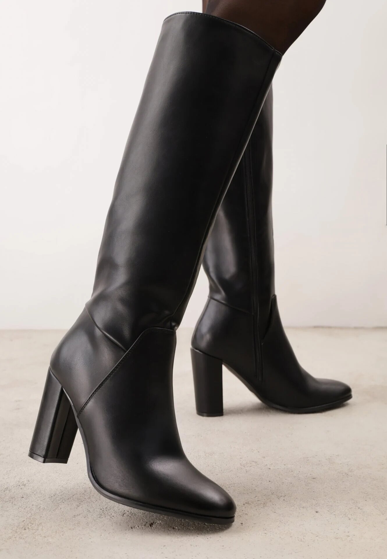 inia Cizme clasice pe toc gros în stil minimalist Jeuria Negre