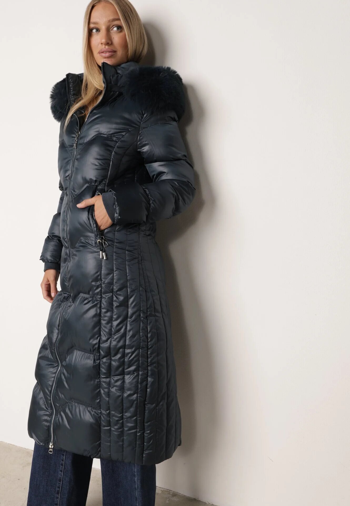 j.style Palton Maxi Matlasat Verde închis cu încrețituri decorative și blană Estenous