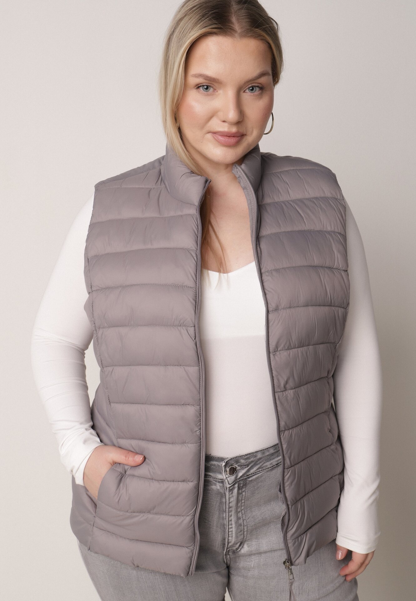 j.style Vestă Gri Matlasată de Tranziție cu Guler Înalt Edanwen