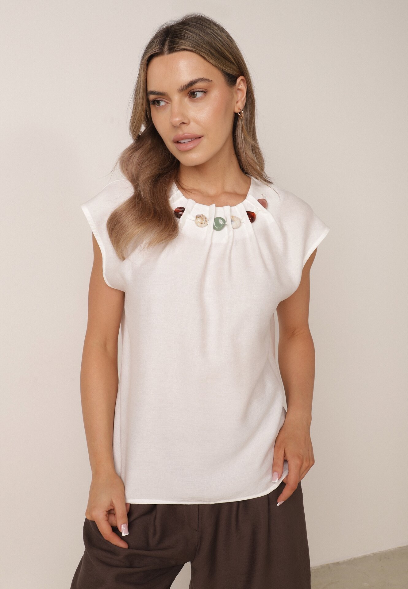 j&x Bluză din viscoză în stil boho cu aplicație din imitație de pietre Rosunte Albă