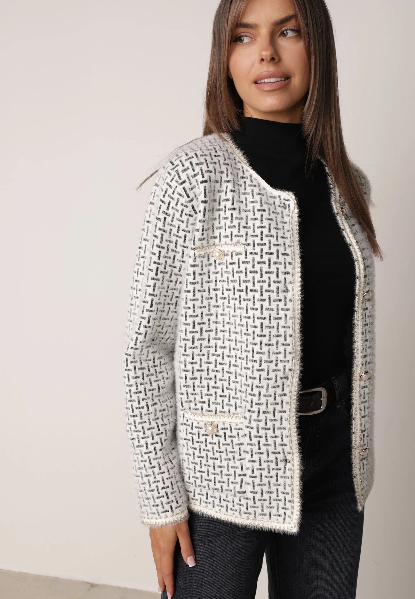 j&x Cardigan cu adaos de lână cu model geometric cu nasturi decorativi din imitație de perle Kasandra Alb