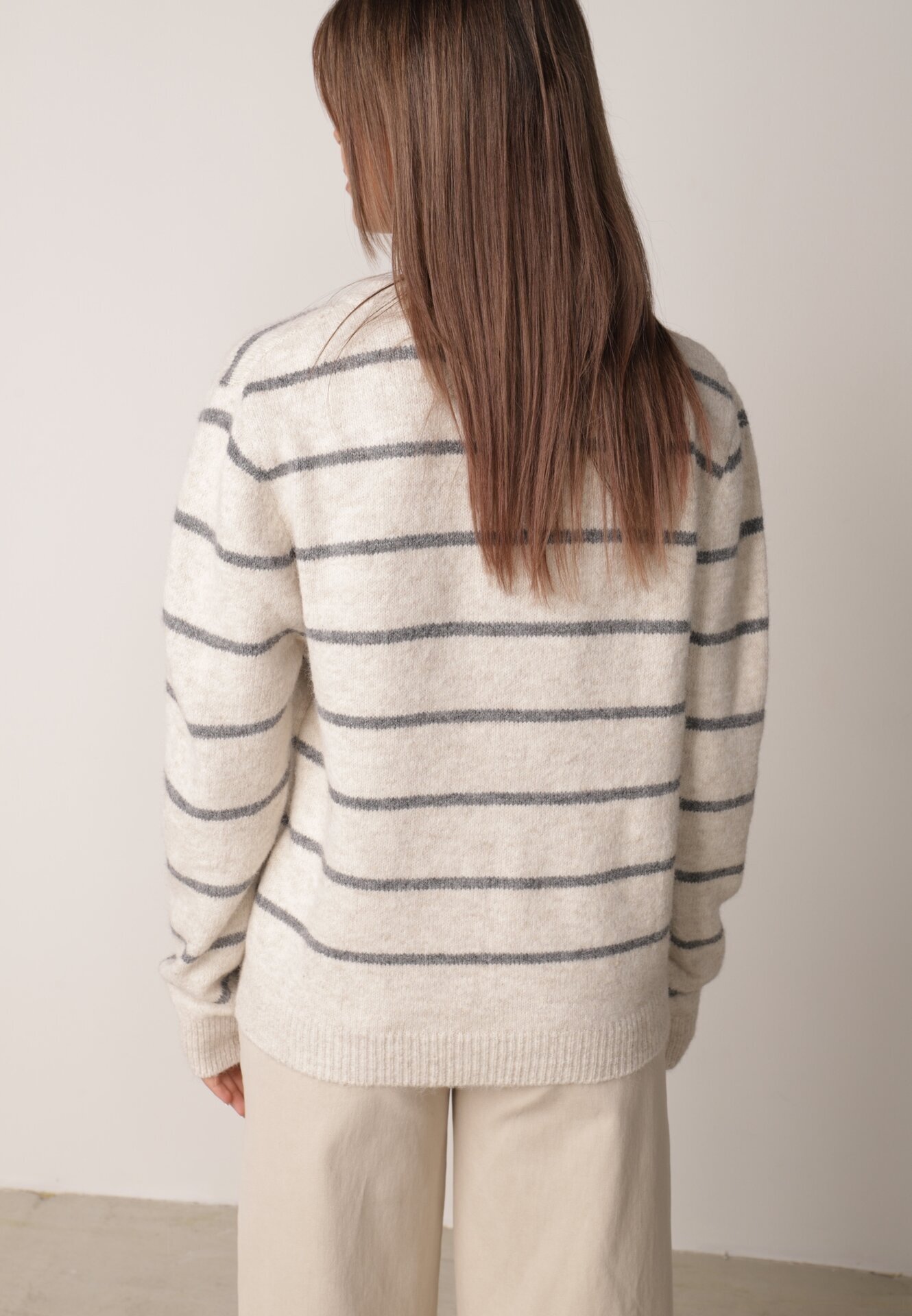 j&x Cardigan descheiat cu lână merinos și bumbac în dungi Kookti Bej deschis