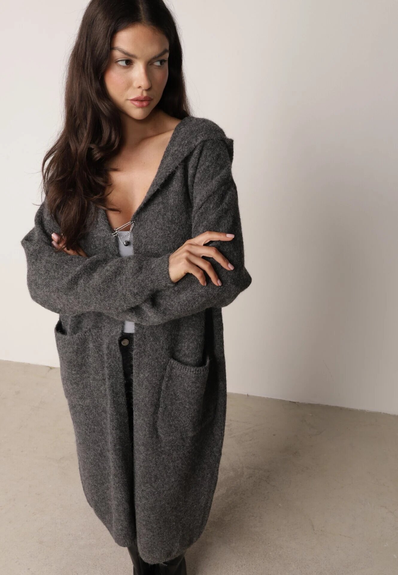 j&x Cardigan lung fără închidere cu lână cu glugă și broșă decorativă Saromia Gri închis