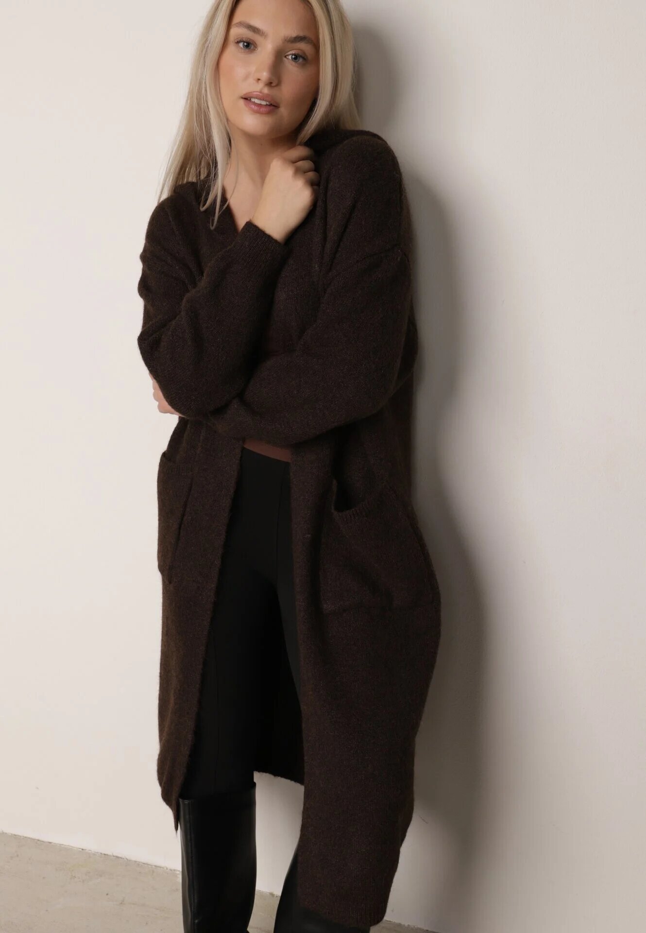 j&x Cardigan lung fără închidere cu lână cu glugă și broșă decorativă Saromia Maro