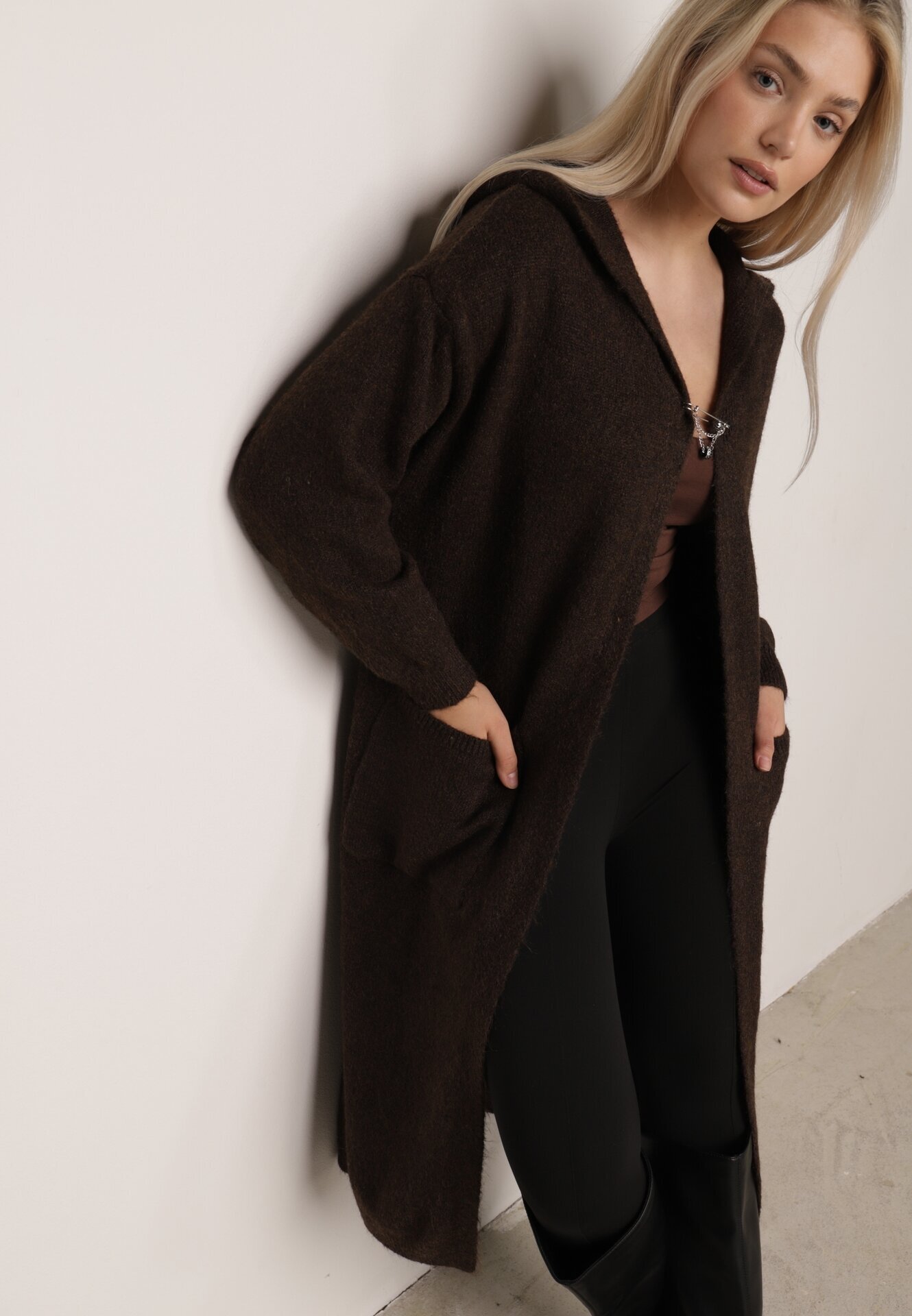 j&x Cardigan lung fără închidere cu lână cu glugă și broșă decorativă Saromia Maro