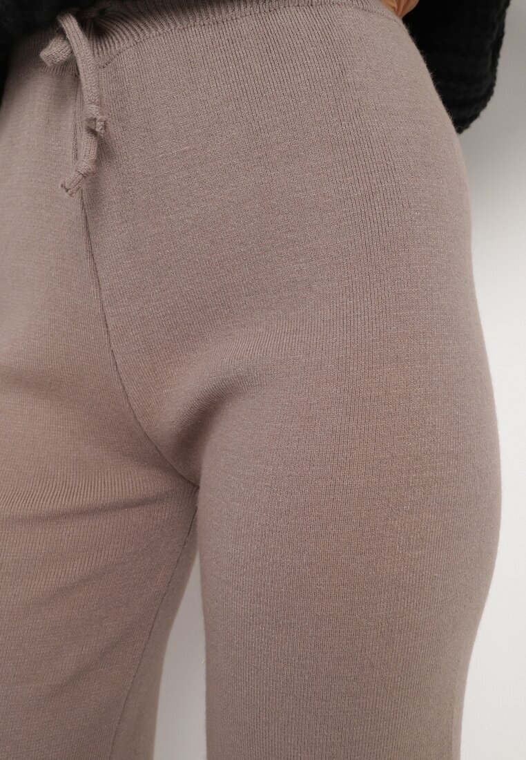 j&x Pantaloni maro deschis largi cu talie înaltă și elastic în talie decorați cu strasuri Saviane