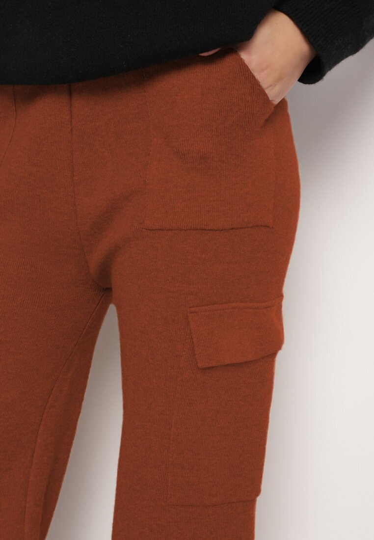 j&x Pantaloni Maro Tricotați cu croială largă cu elastic în talie și buzunare Emarissea