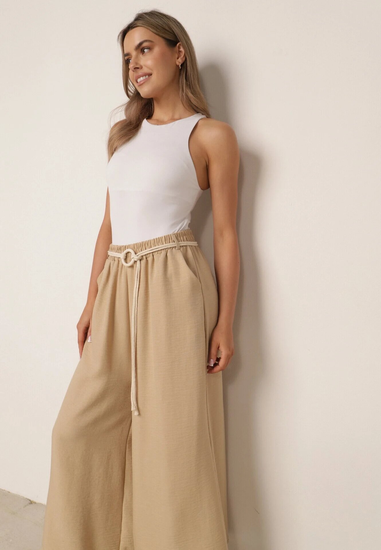 j&x Pantaloni palazzo largi din vâscoză cu talie înaltă și șnur Calamia Bej