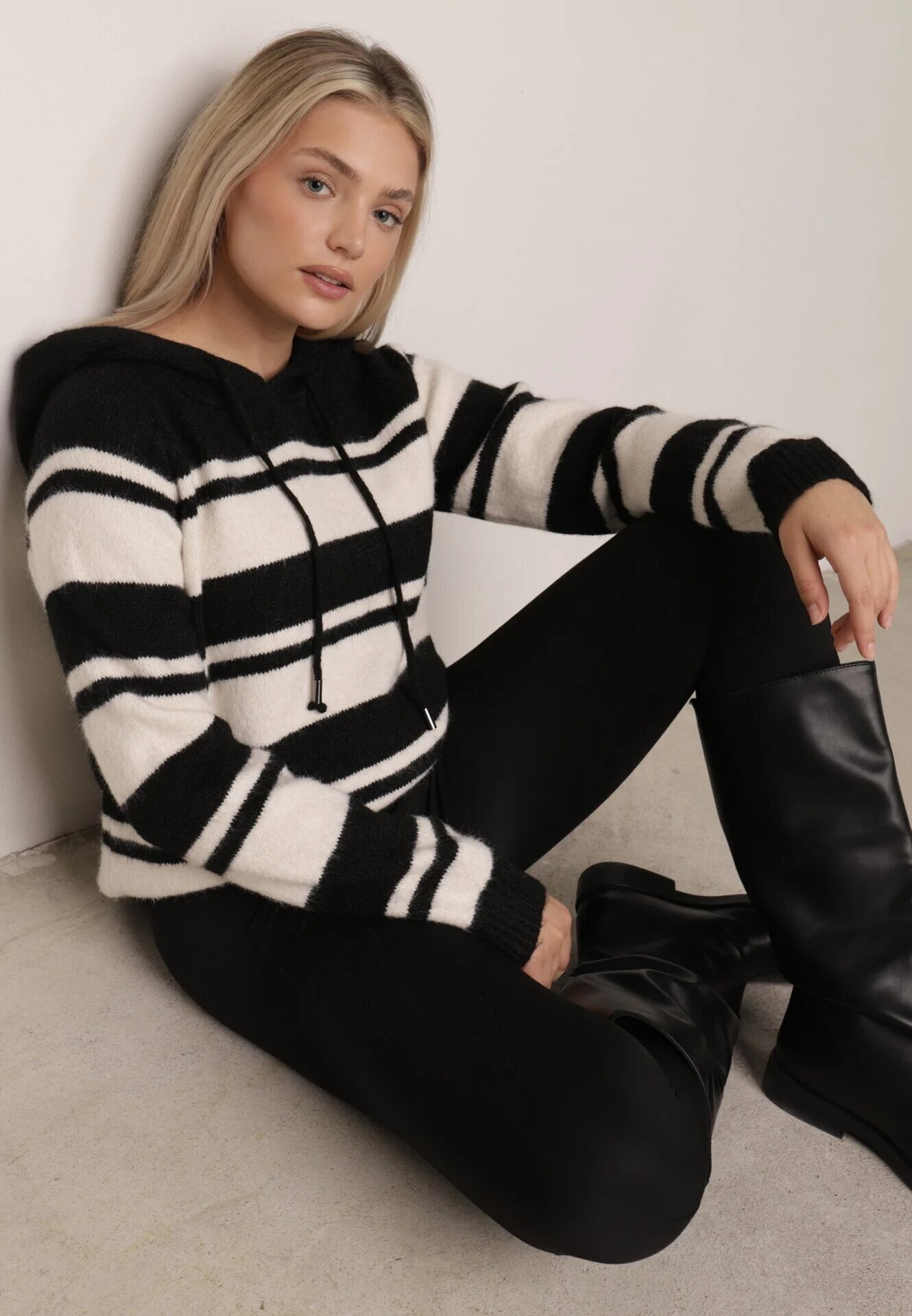 j&x Pulover cu lână și bumbac în dungi cu croială dreaptă cu glugă Tolanda Negru
