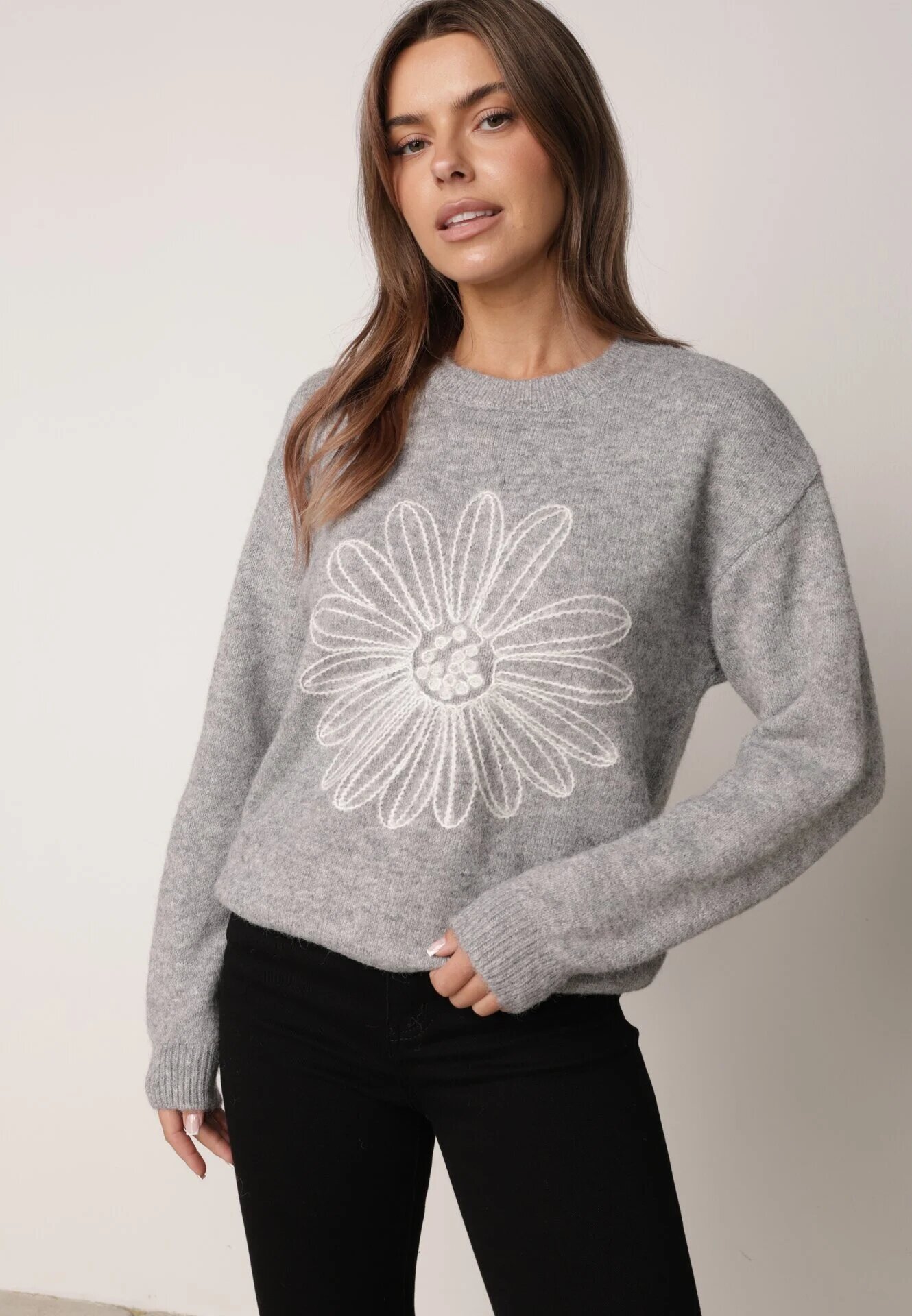 j&x Pulover din bumbac și lână decorat cu broderie florală în față Deta Gri