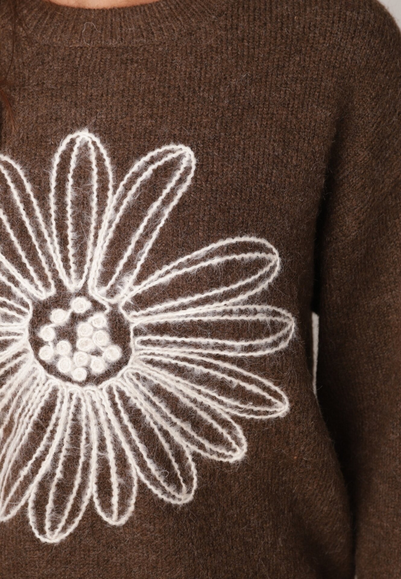 j&x Pulover din bumbac și lână decorat cu broderie florală în față Deta Maro