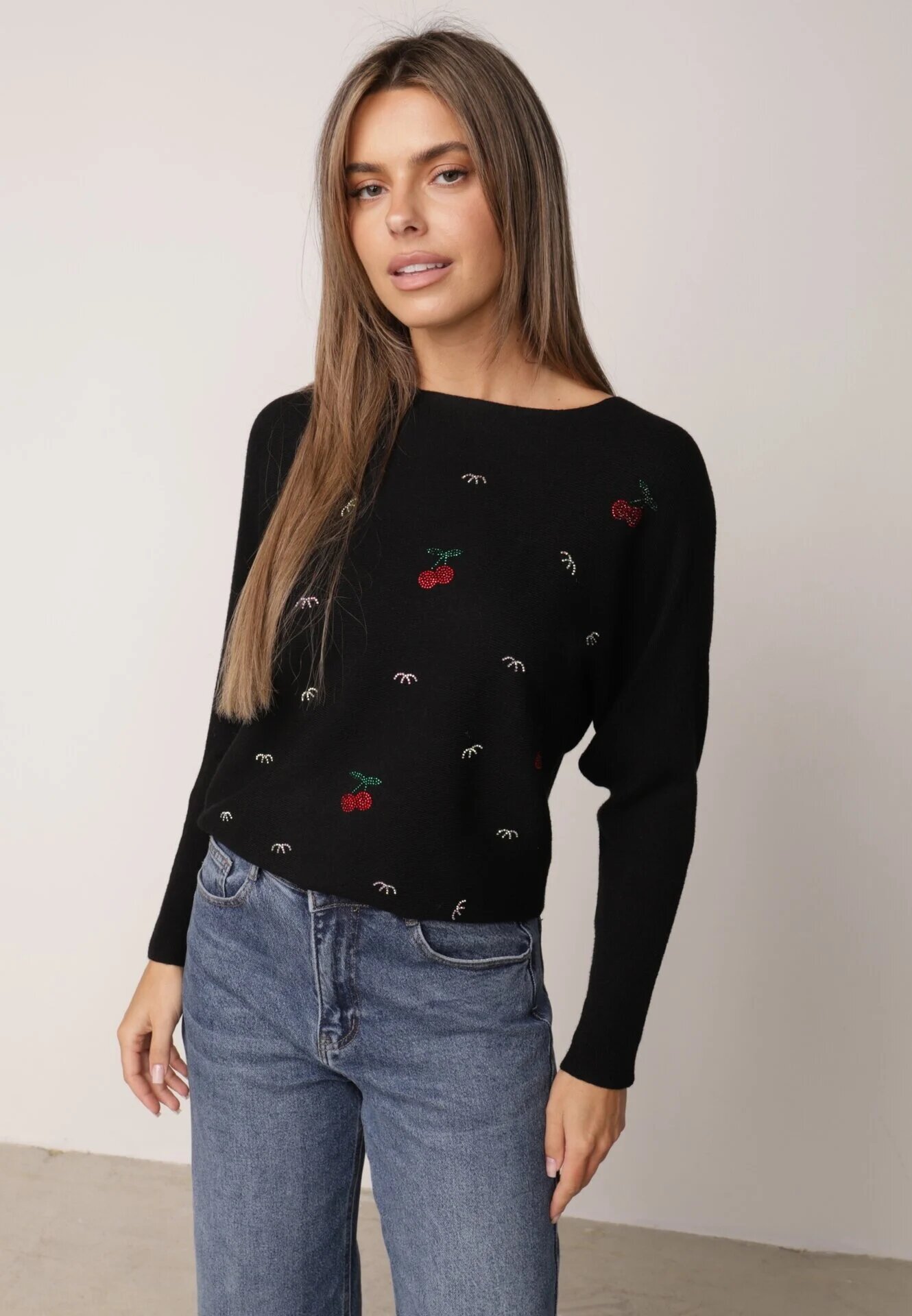 j&x Pulover din viscoză cu cireașe și zirconii Patin Bej Negru