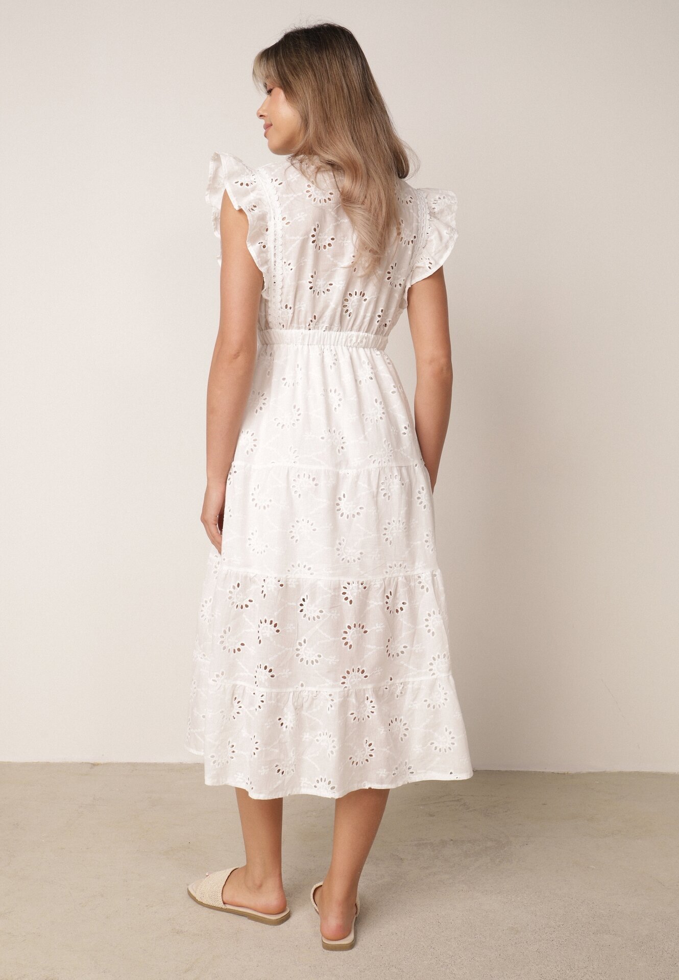 j&x Rochie Ajurată Albă cu Volan cu Croială Cloș Lirvolia