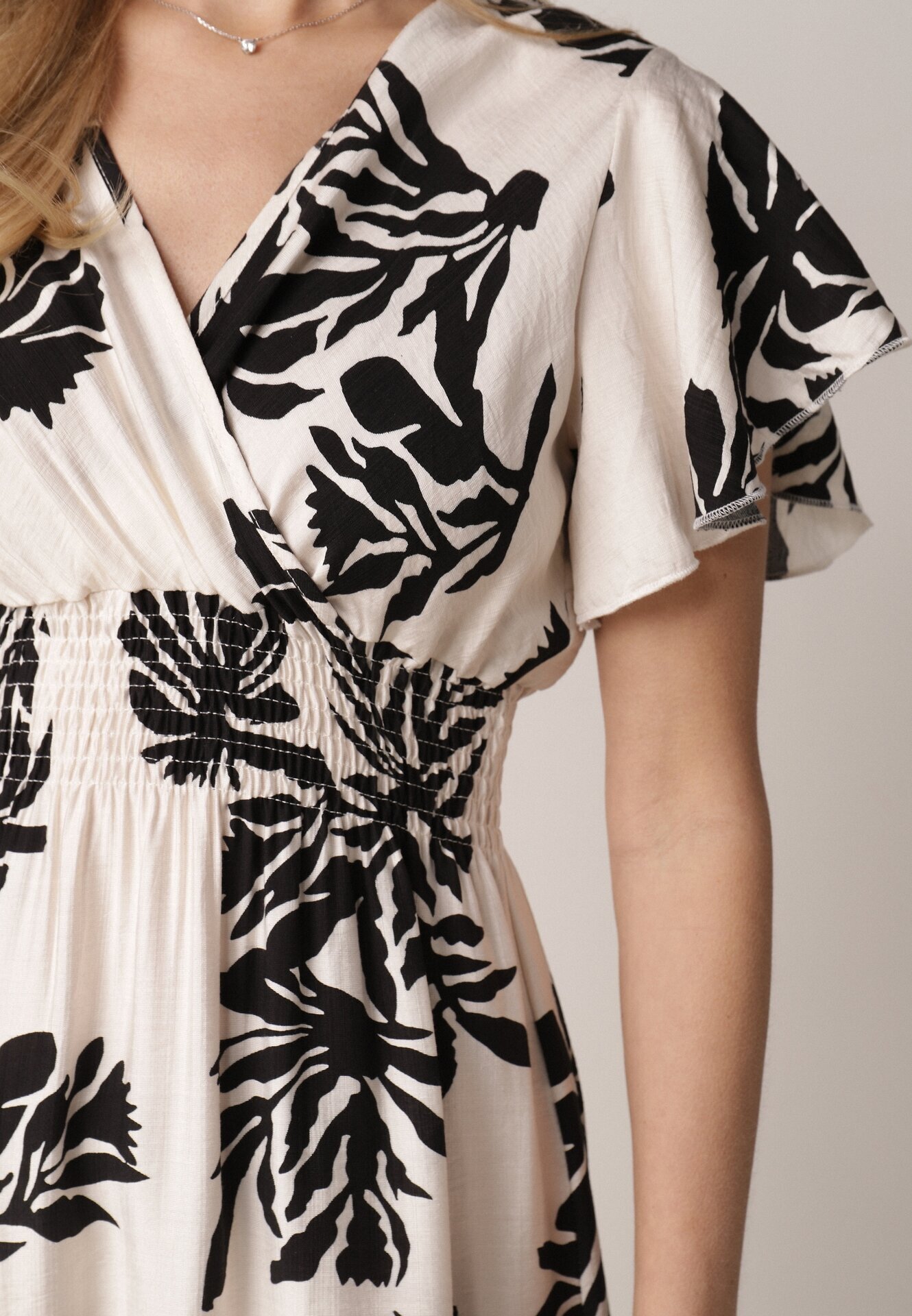 j&x Rochie Albă din viscoză cu croială evazată și decolteu petrecut Morgassa