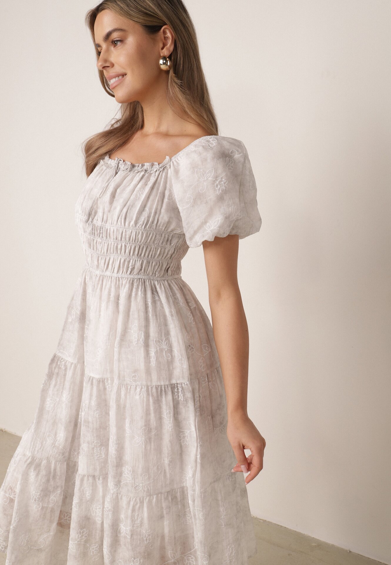 j&x Rochie brodată tip hispanică din vâscoză cu mâneci bufante Evina Gri deschis