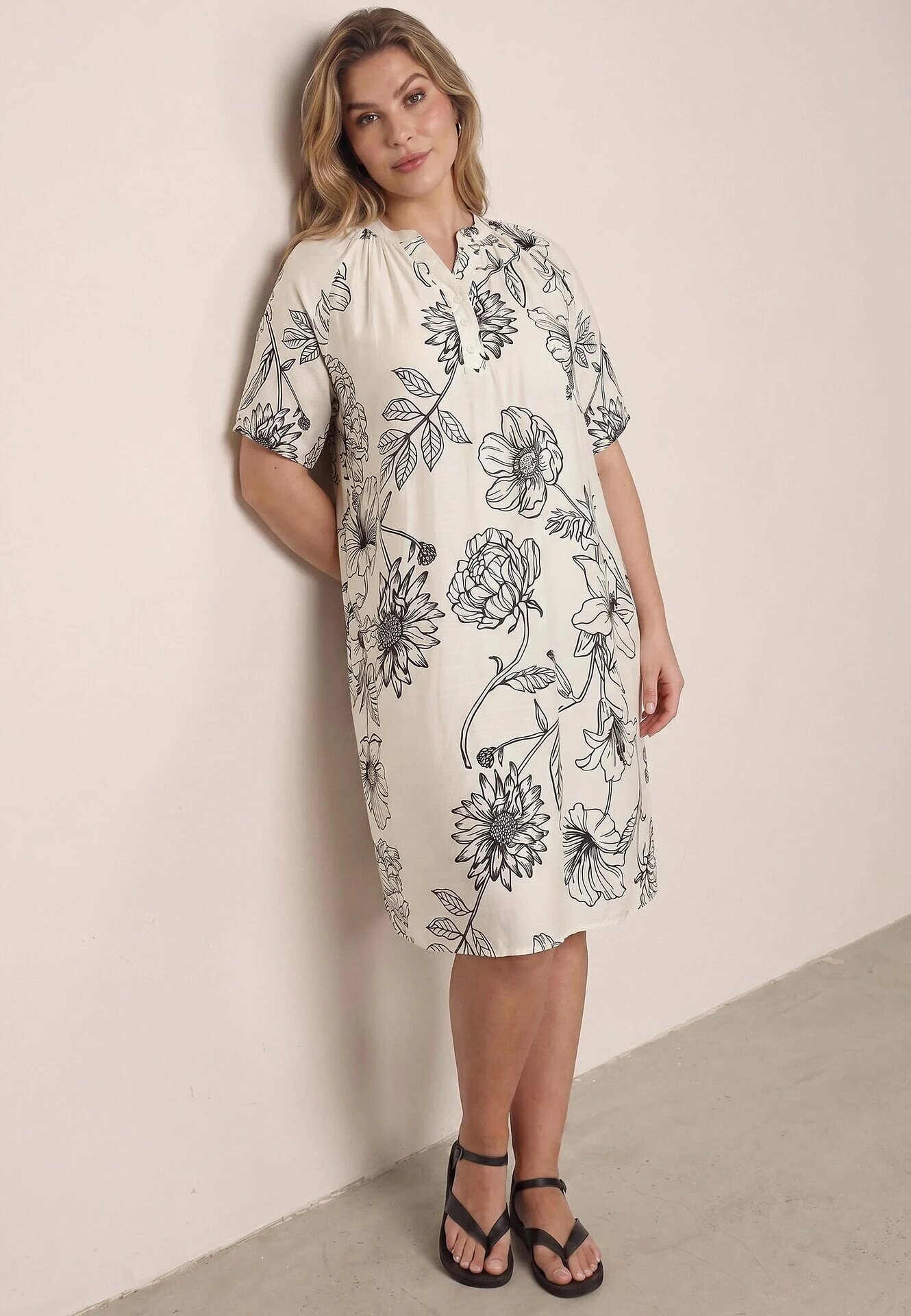 j&x Rochie din viscoză cu croială boxy și imprimeu floral Reninca Neagră cu alb