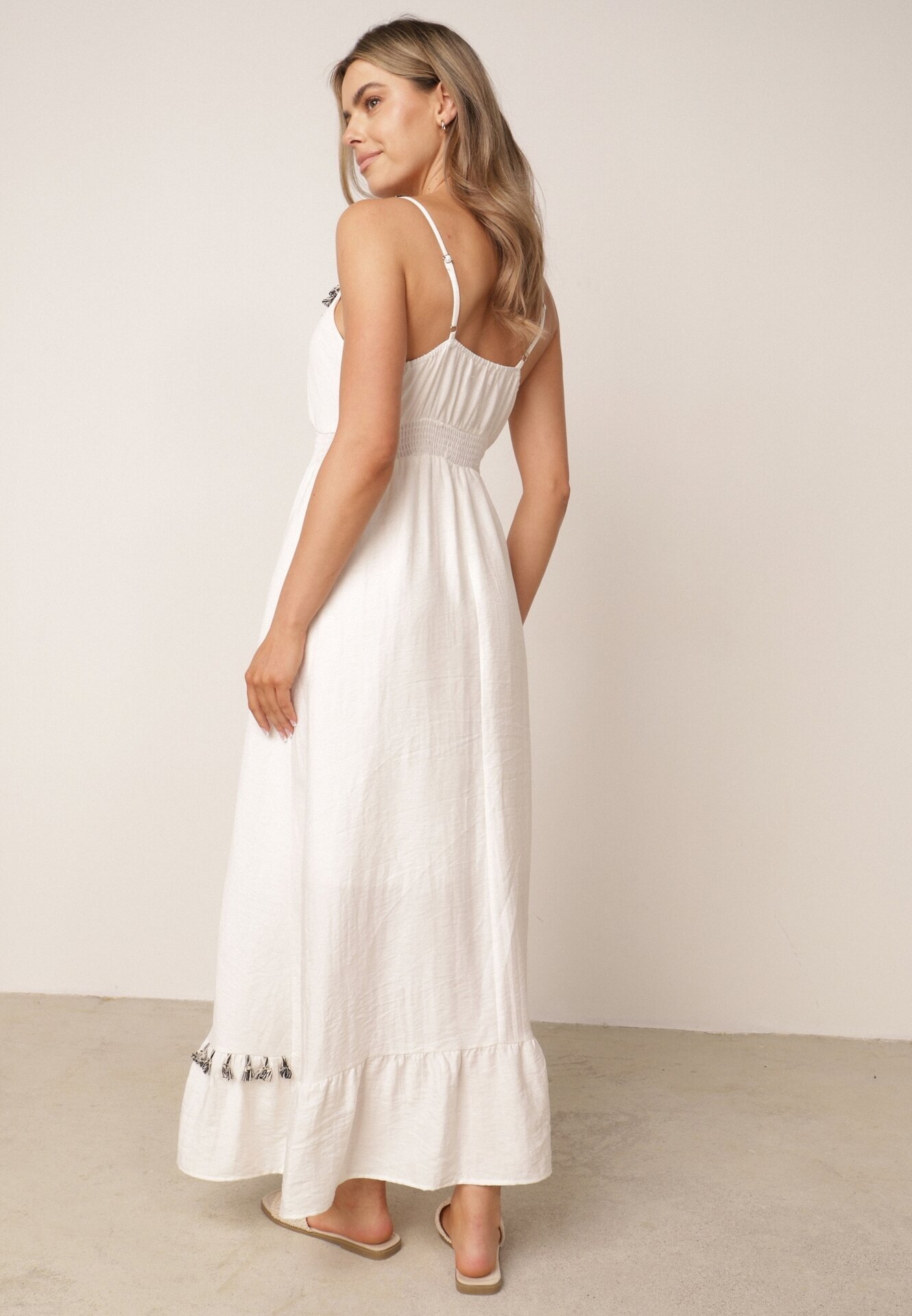 j&x Rochie evazată din amestec de in cu bretele decorată cu ciucuri Nellerin Albă