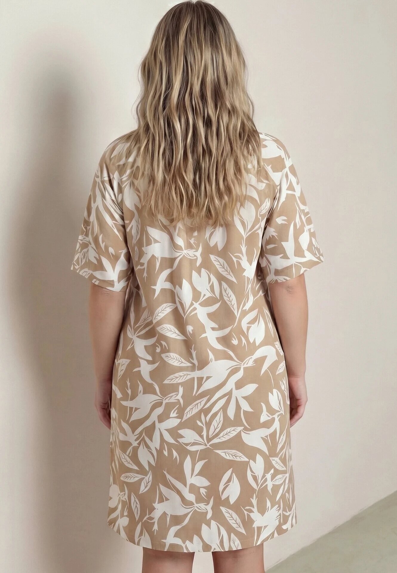 j&x Rochie tip cutie din vâscoză cu imprimeu vegetal și nasturi la decolteu Acosia Bej deschis