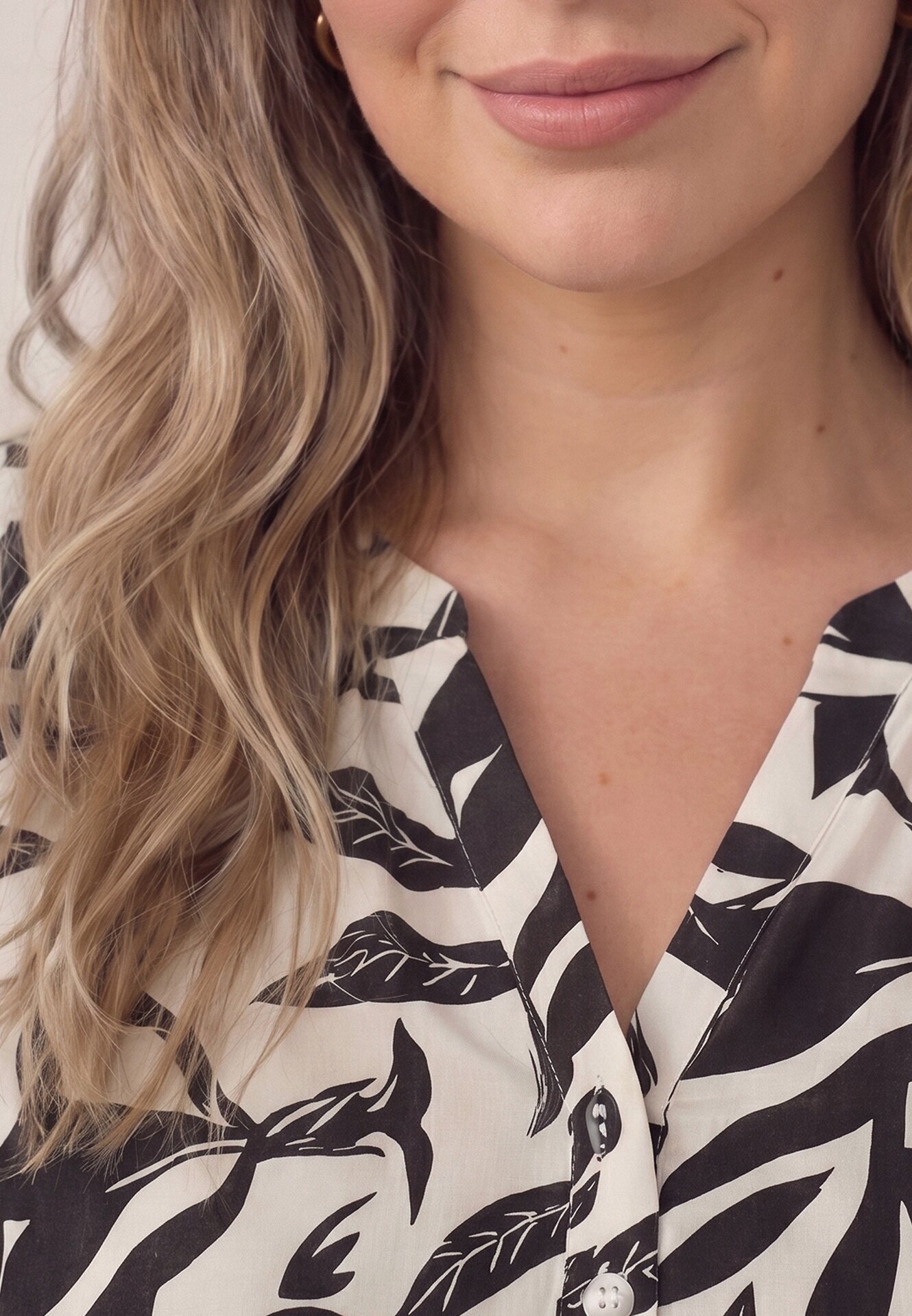 j&x Rochie tip cutie din vâscoză cu imprimeu vegetal și nasturi la decolteu Acosia Neagră