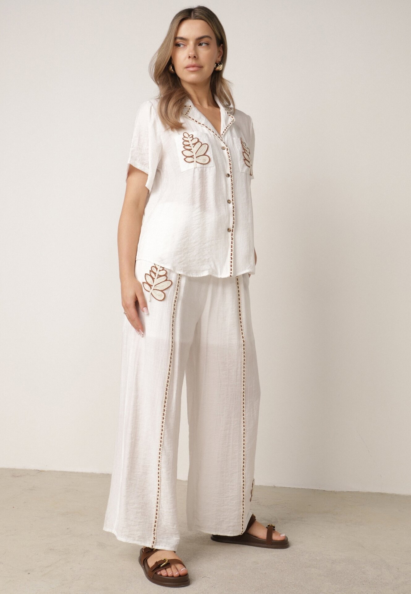 j&x Set de vară din viscoză cămașă și pantaloni cu aplicații croșetate Prisesa Alb