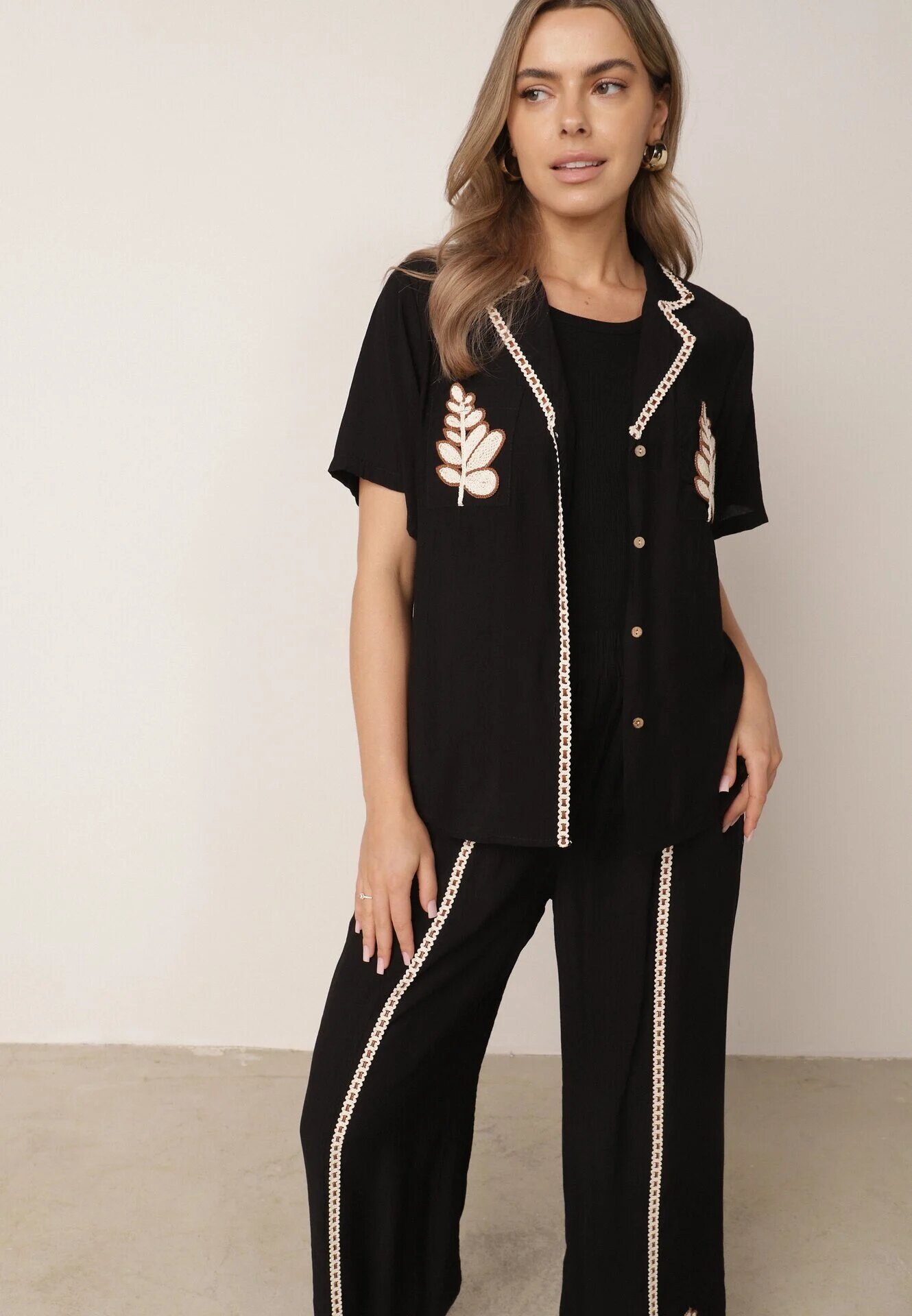 j&x Set de vară din viscoză cămașă și pantaloni cu aplicații croșetate Prisesa Negru