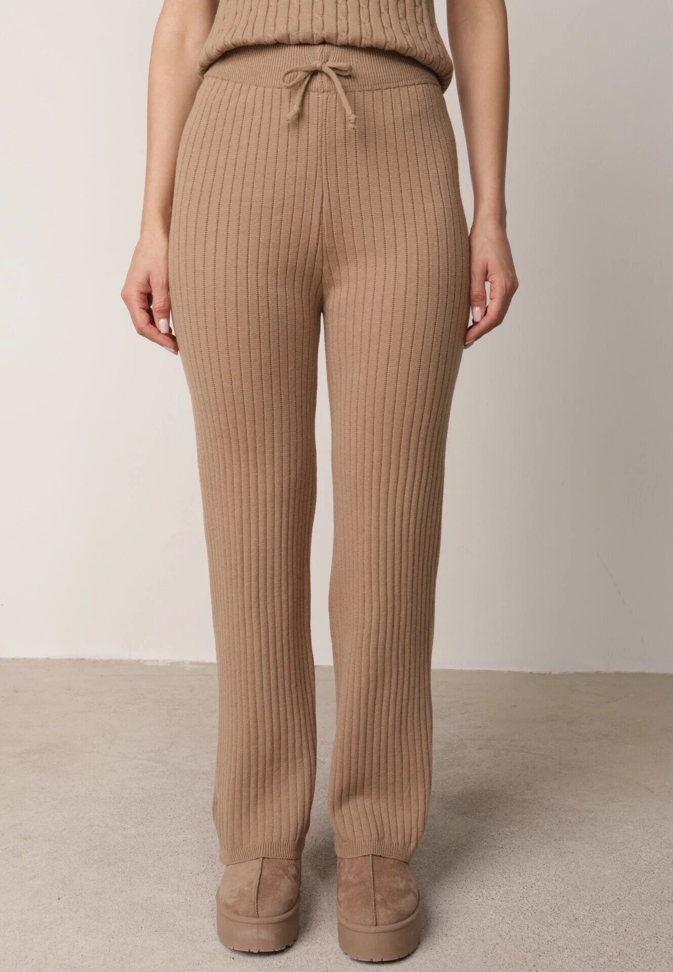 j&x Set din tricot cu bumbac 3 piese: cardigan pantaloni și vestă Vordelia Bej