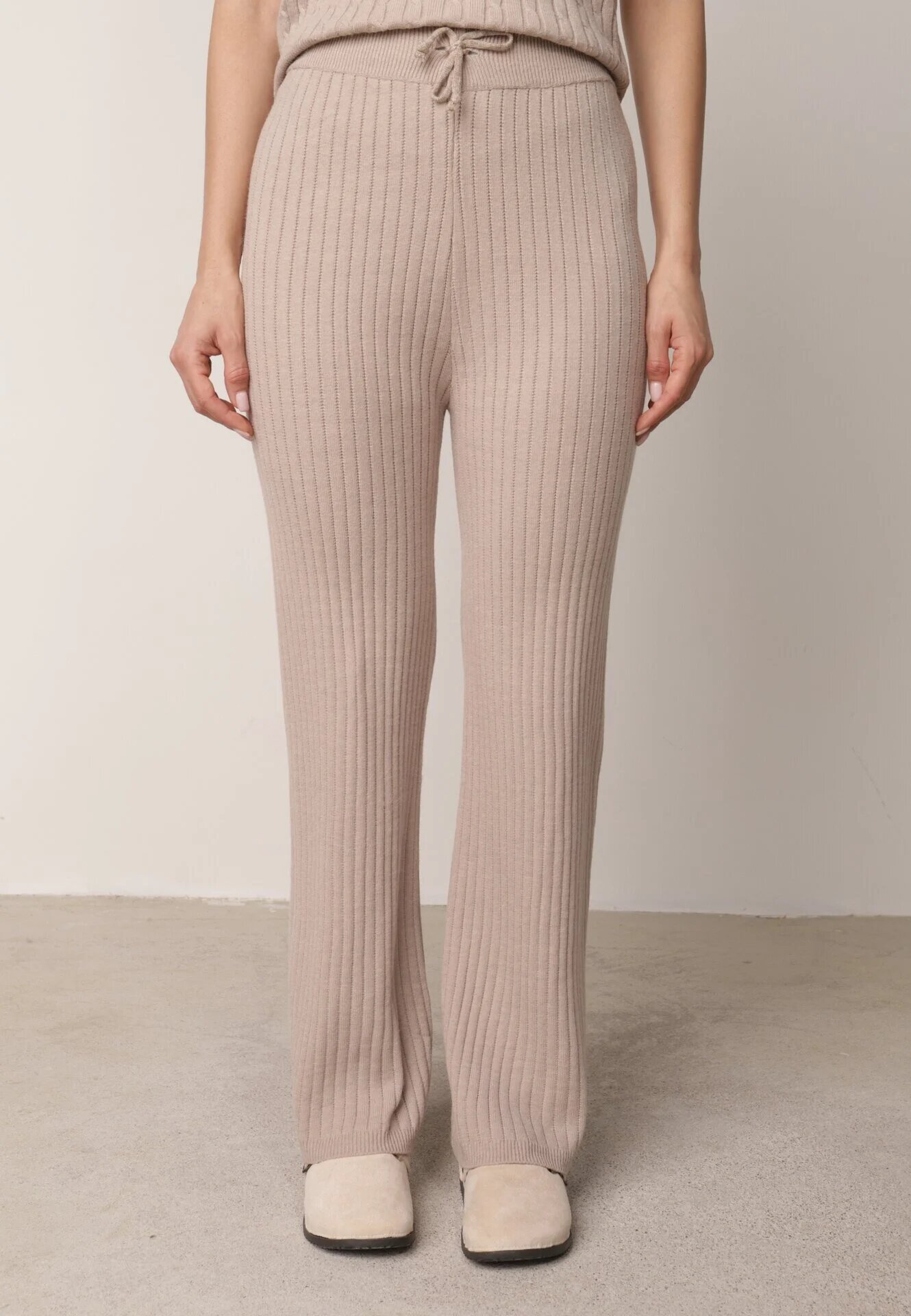 j&x Set din tricot cu bumbac 3 piese: cardigan pantaloni și vestă Vordelia Bej deschis