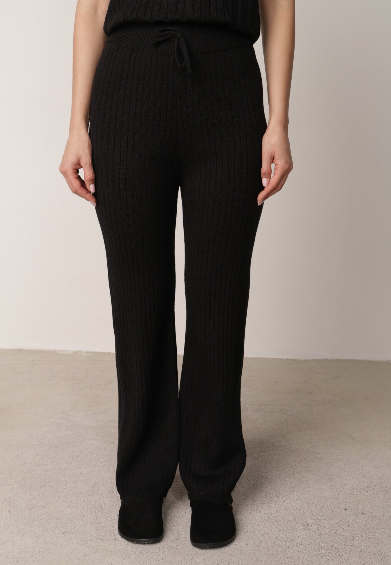 j&x Set din tricot cu bumbac 3 piese: cardigan pantaloni și vestă Vordelia Negru
