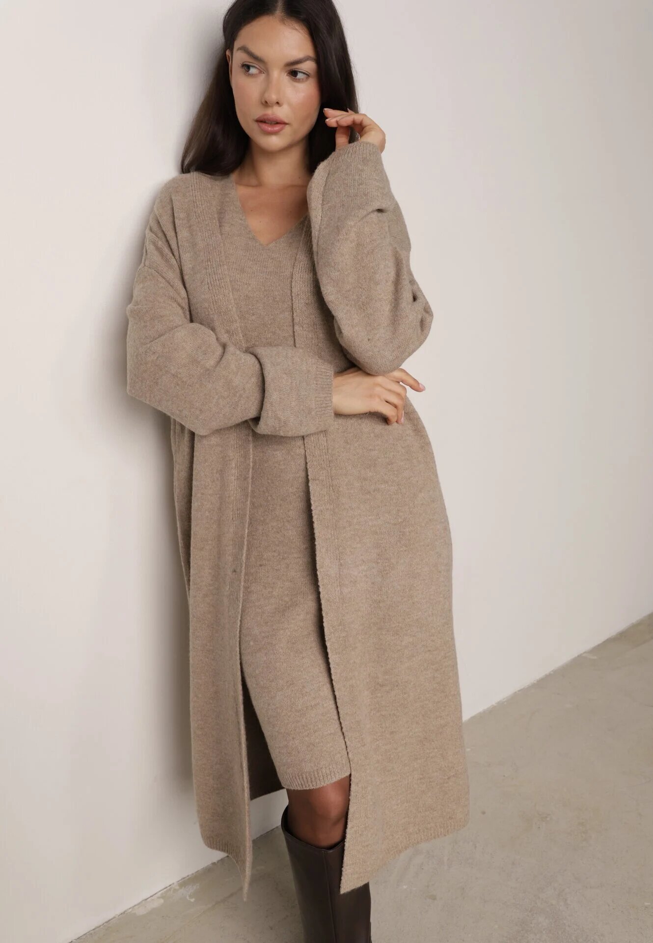 j&x Set din tricot cu bumbac și lână: cardigan și rochie dreaptă cu decolteu în V Ubroa Bej Bej