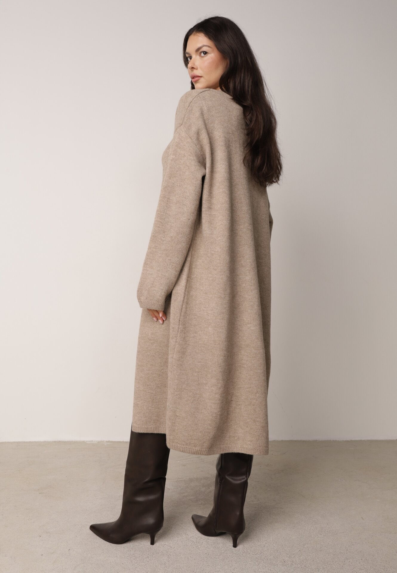 j&x Set din tricot cu bumbac și lână: cardigan și rochie dreaptă cu decolteu în V Ubroa Bej Bej