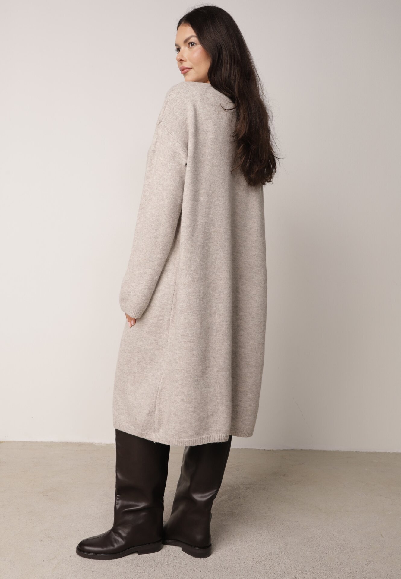j&x Set din tricot cu bumbac și lână: cardigan și rochie dreaptă cu decolteu în V Ubroa Bej Bej deschis