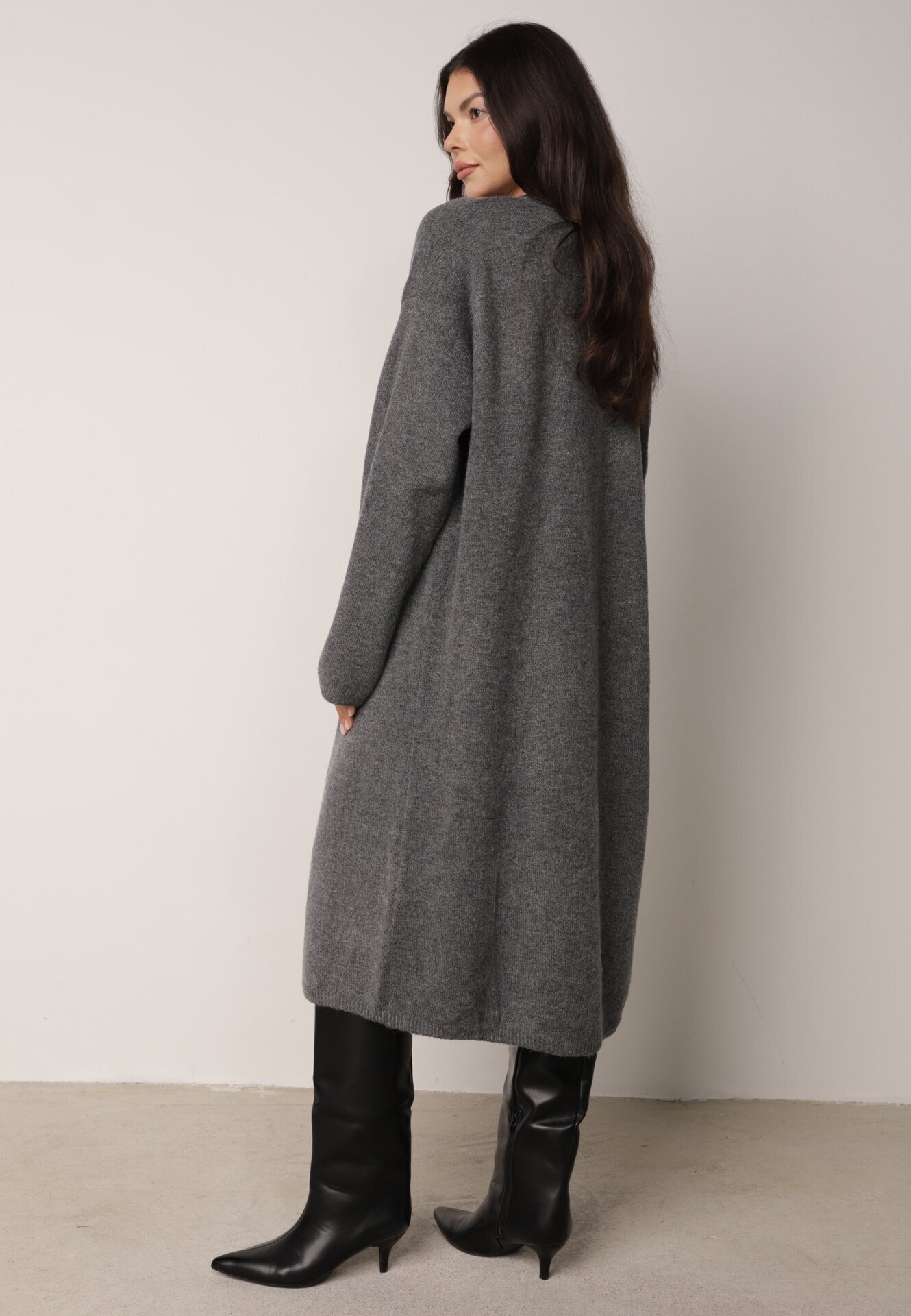 j&x Set din tricot cu bumbac și lână: cardigan și rochie dreaptă cu decolteu în V Ubroa Bej Gri