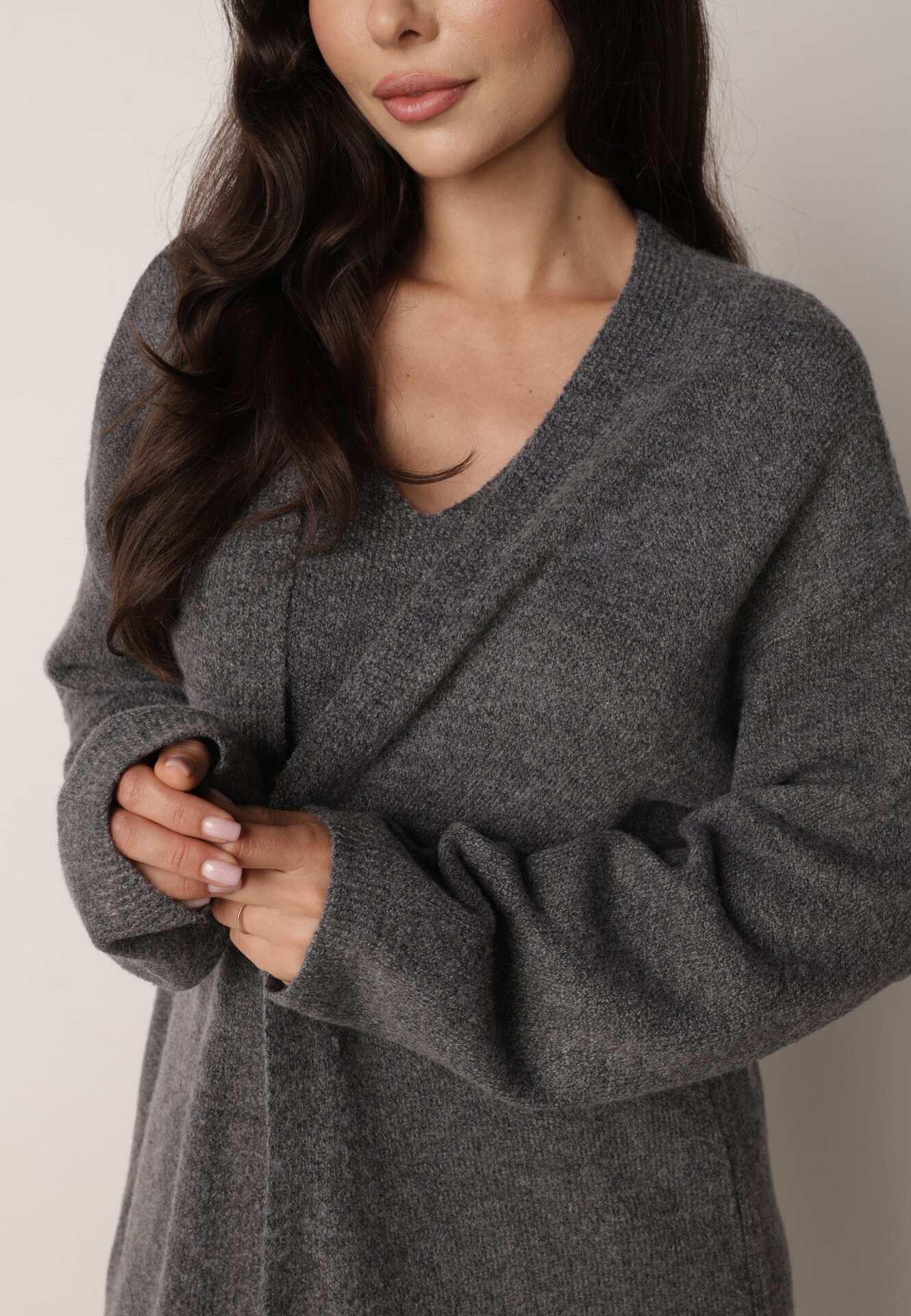 j&x Set din tricot cu bumbac și lână: cardigan și rochie dreaptă cu decolteu în V Ubroa Bej Gri
