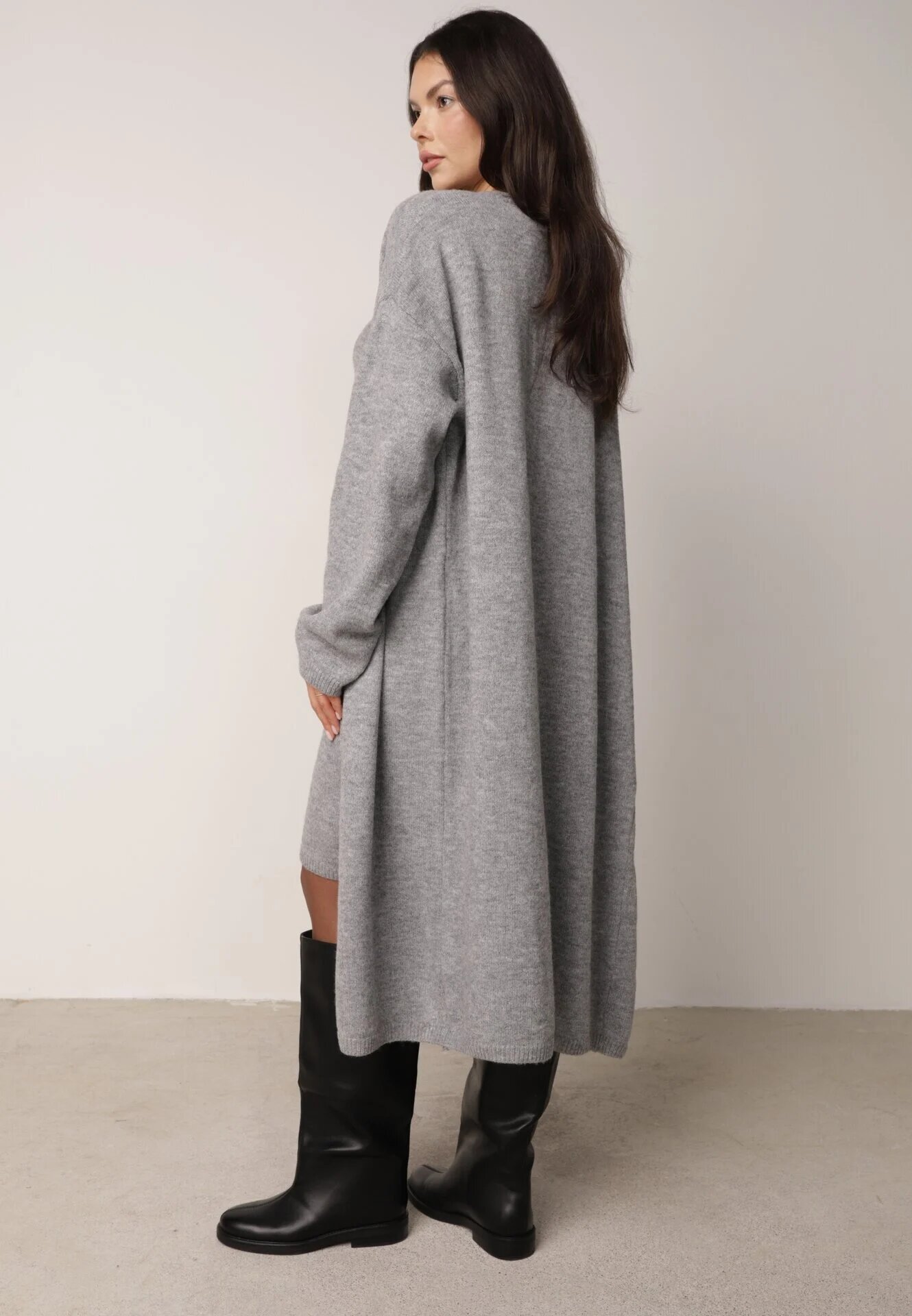 j&x Set din tricot cu bumbac și lână: cardigan și rochie dreaptă cu decolteu în V Ubroa Bej Gri deschis