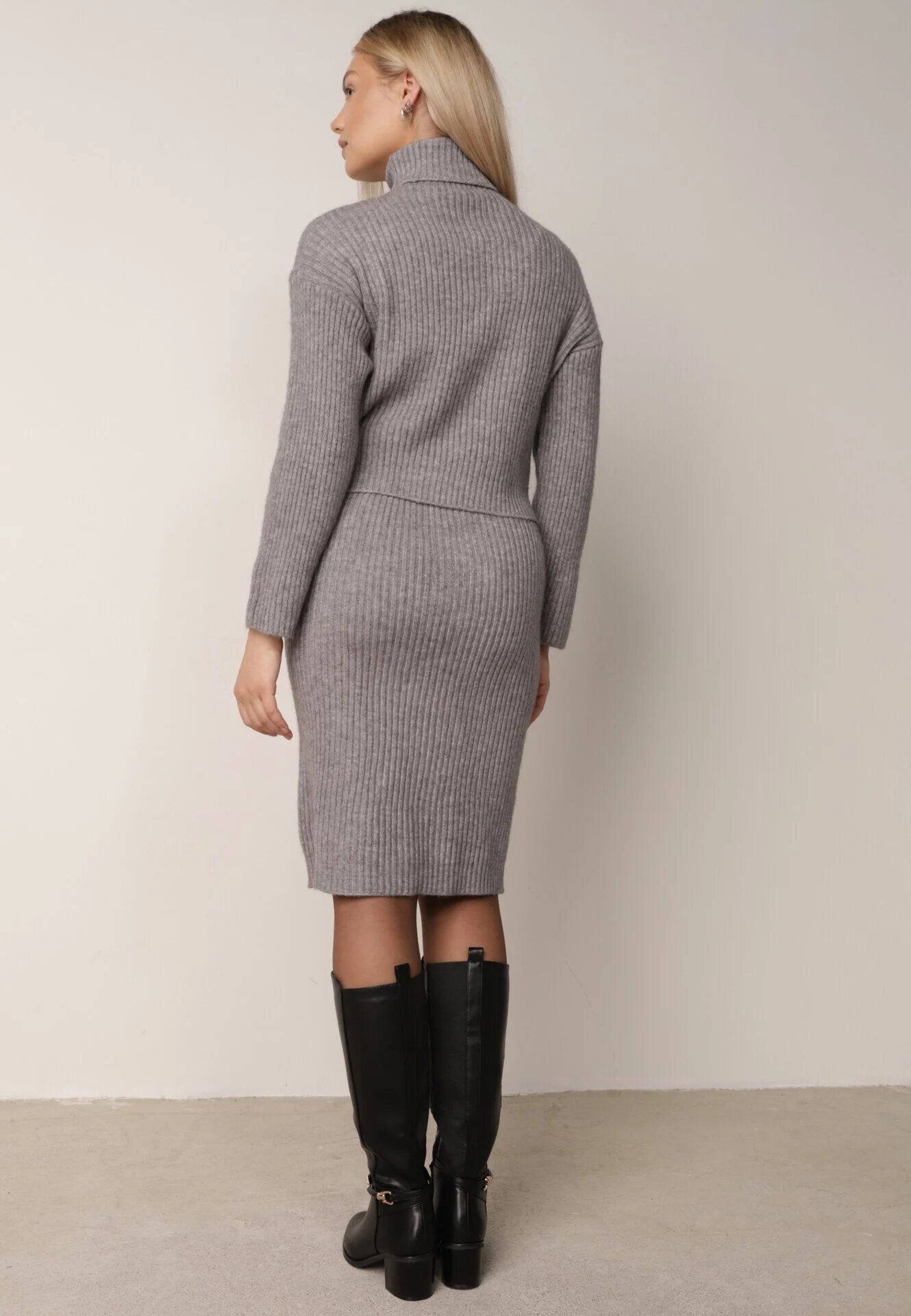 j&x Set din tricot cu dungi bumbac și lână asortat: rochie și cu guler înalt Miorra Gri