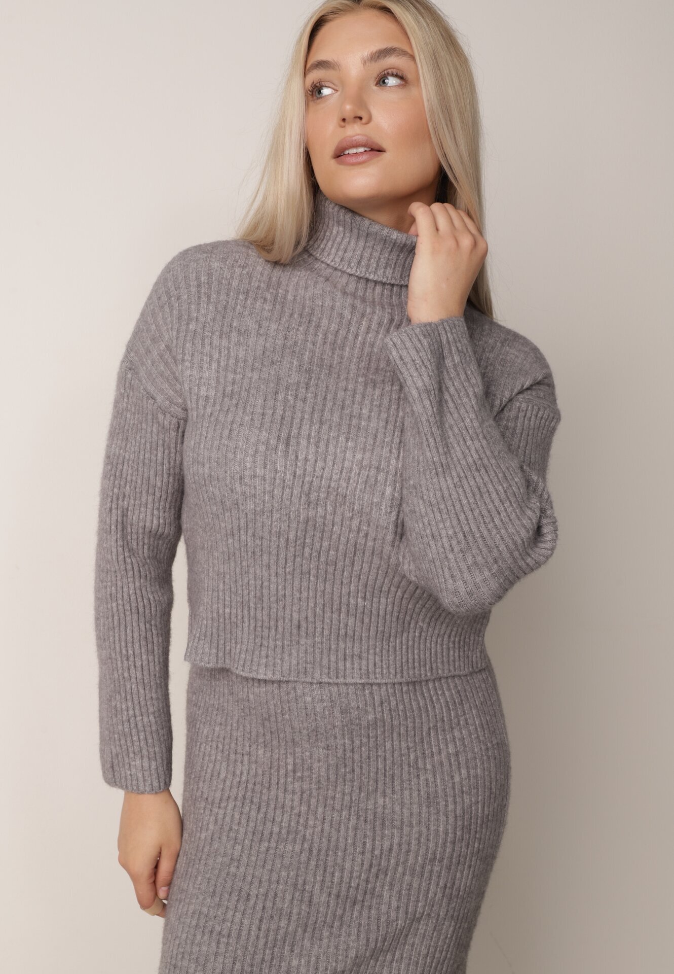 j&x Set din tricot cu dungi bumbac și lână asortat: rochie și cu guler înalt Miorra Gri