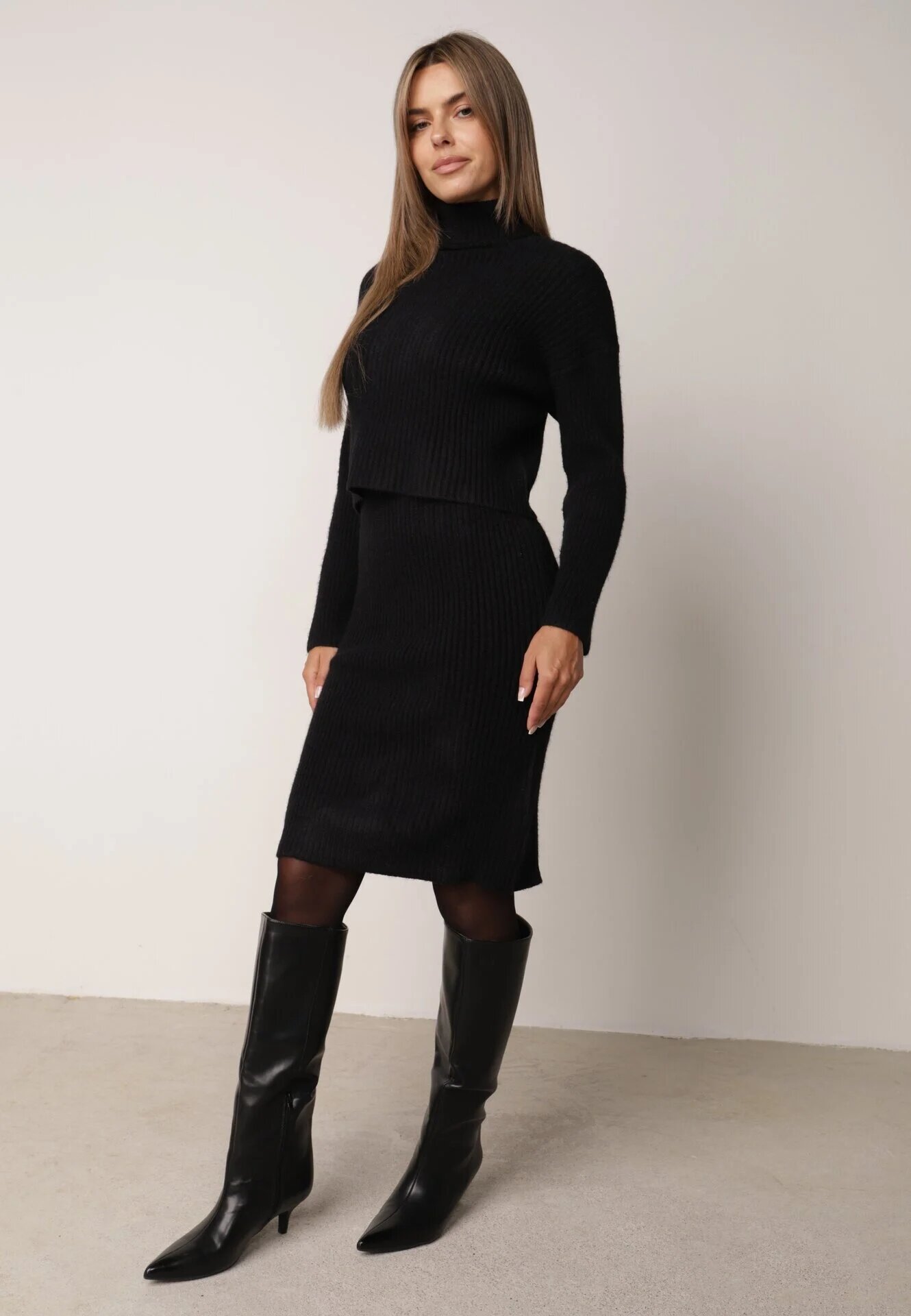 j&x Set din tricot cu dungi bumbac și lână asortat: rochie și cu guler înalt Miorra Negru