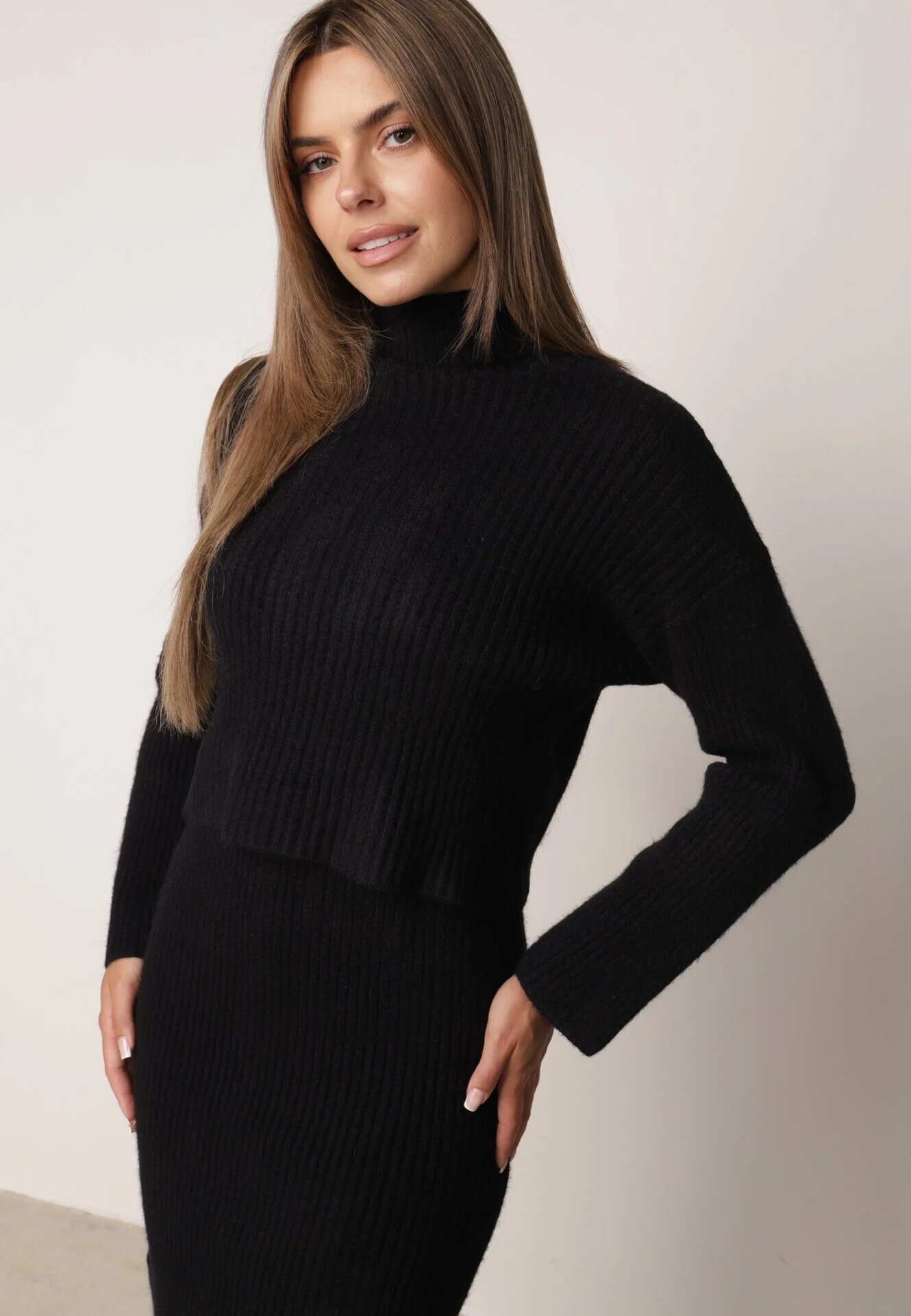 j&x Set din tricot cu dungi bumbac și lână asortat: rochie și cu guler înalt Miorra Negru