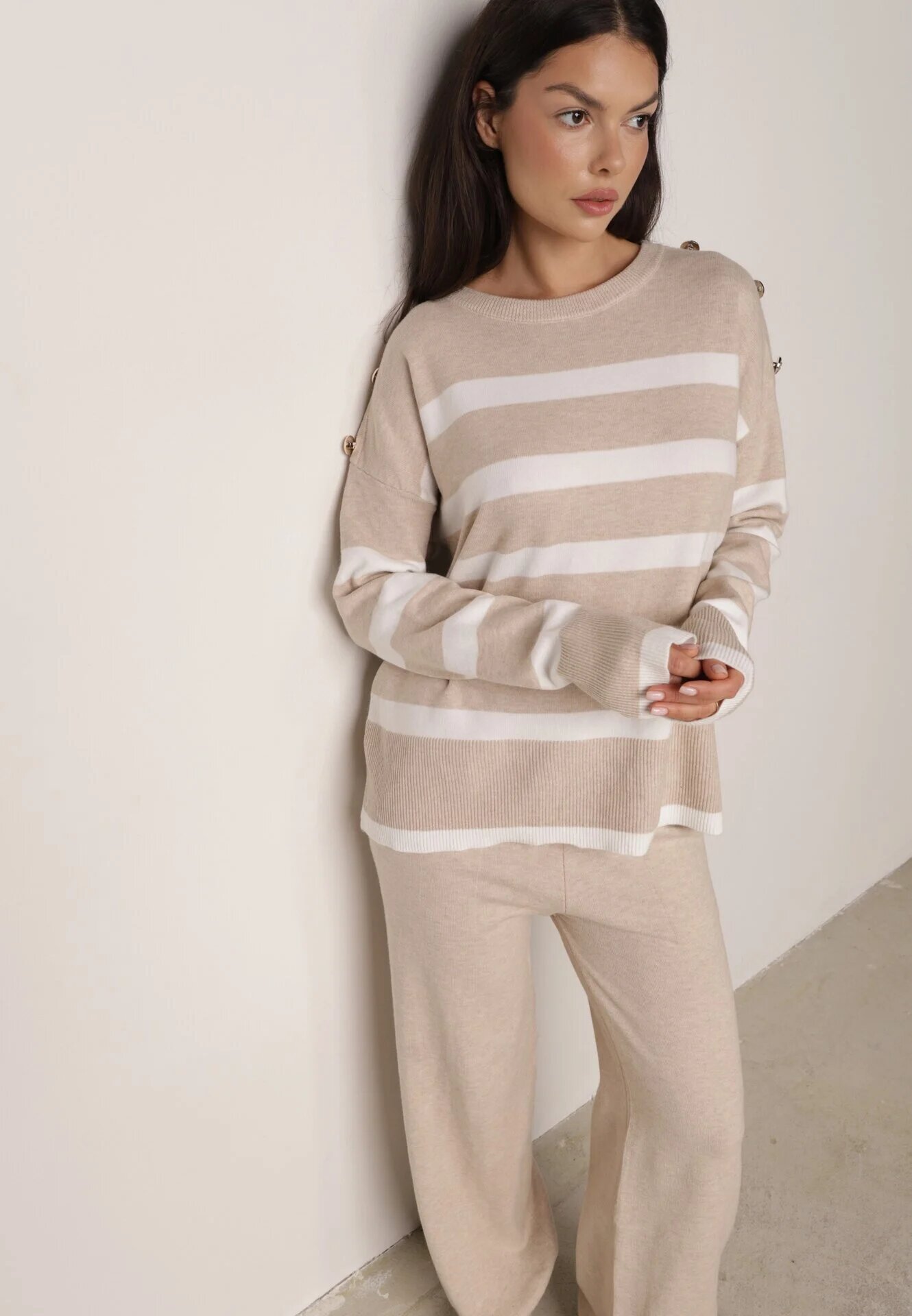 j&x Set tricot cu bumbac pulover în dungi cu nasturi decorativi și pantaloni Tiuves Bej