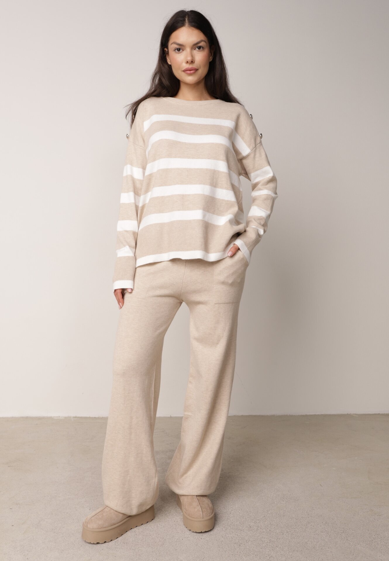j&x Set tricot cu bumbac pulover în dungi cu nasturi decorativi și pantaloni Tiuves Bej