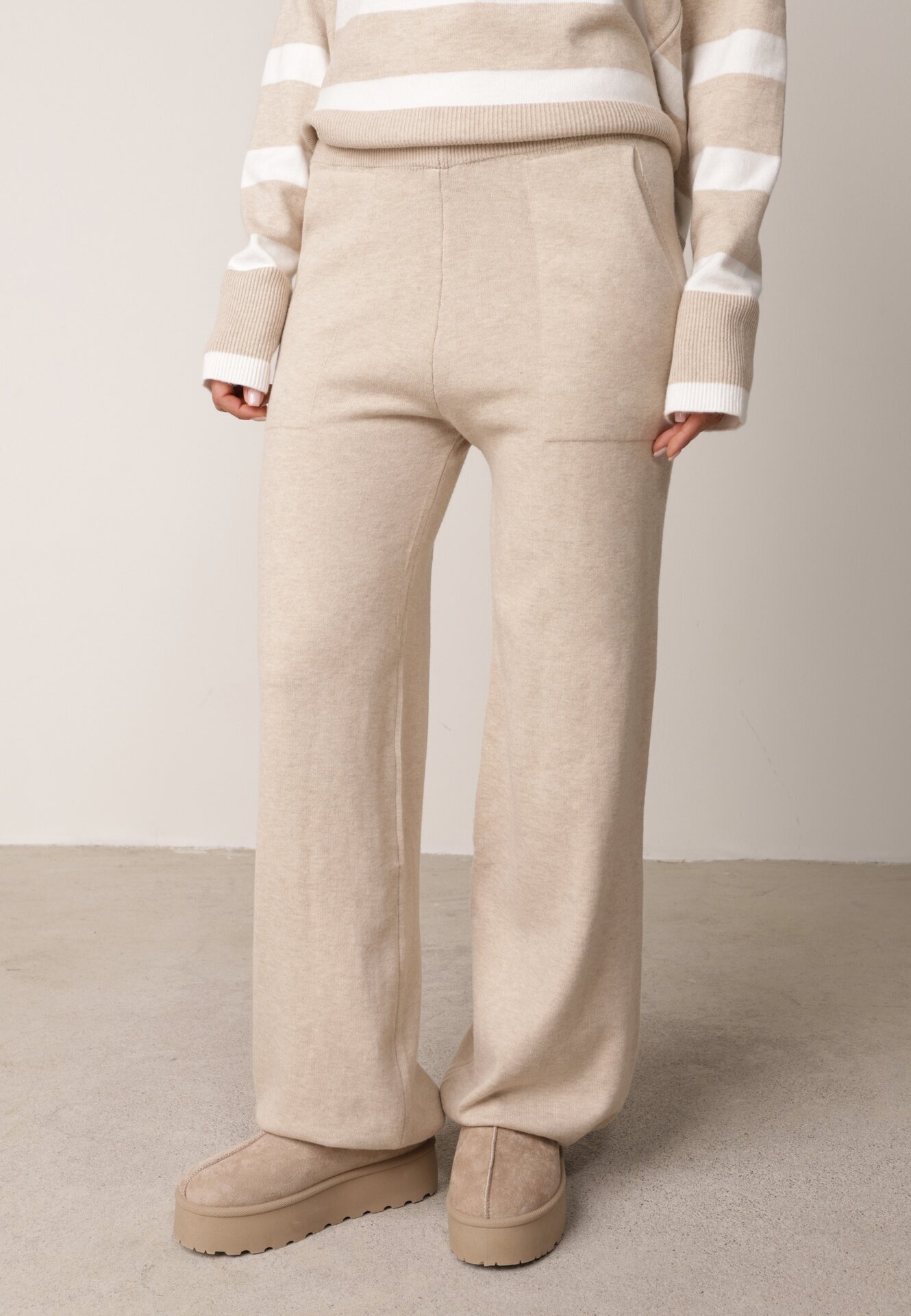 j&x Set tricot cu bumbac pulover în dungi cu nasturi decorativi și pantaloni Tiuves Bej