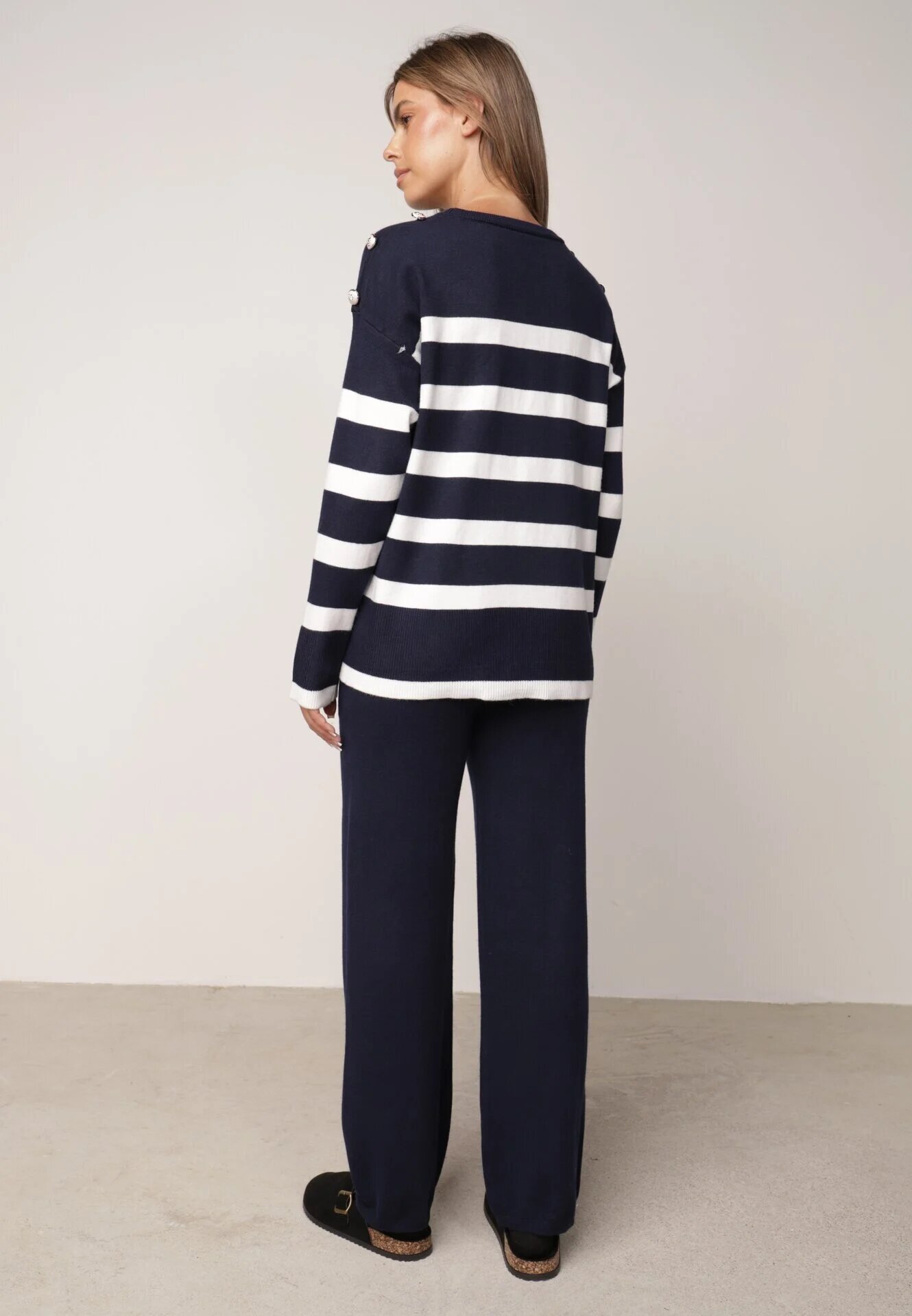 j&x Set tricot cu bumbac pulover în dungi cu nasturi decorativi și pantaloni Tiuves Bleumarin