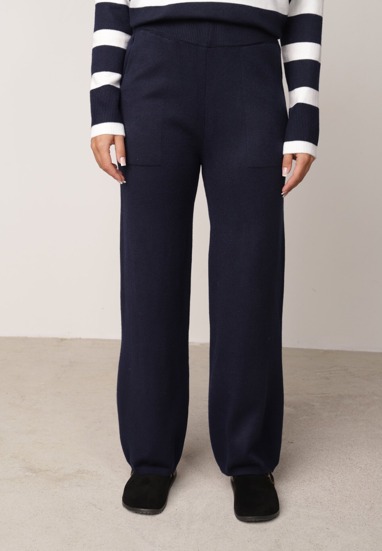 j&x Set tricot cu bumbac pulover în dungi cu nasturi decorativi și pantaloni Tiuves Bleumarin