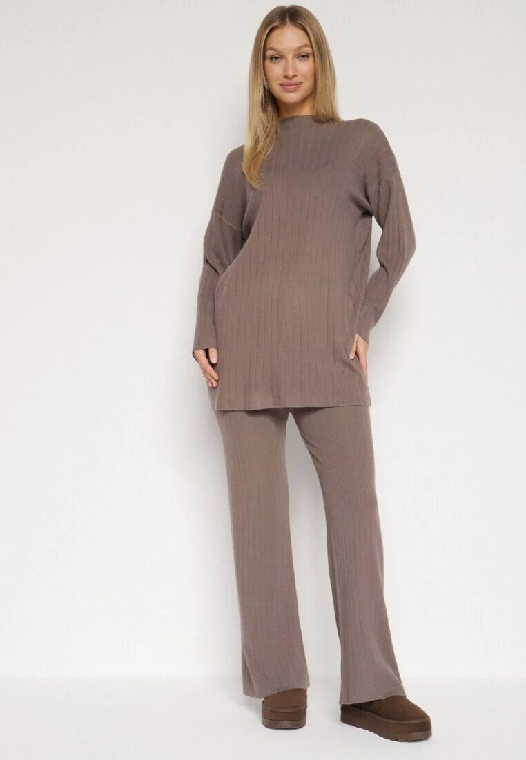 j&x Set tricotat reiat bej închis cu bumbac Pulover cu guler semi-înalt și Pantaloni Elweda