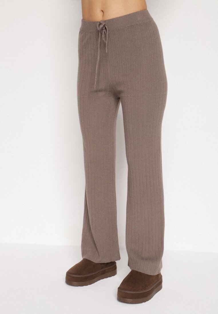 j&x Set tricotat reiat bej închis cu bumbac Pulover cu guler semi-înalt și Pantaloni Elweda