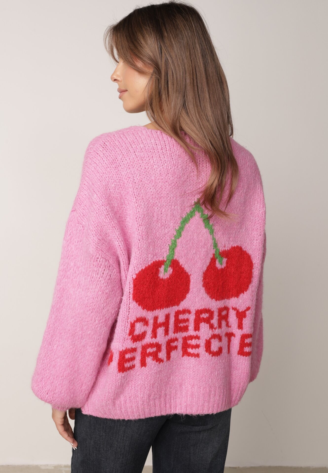 jumelle Cardigan Fucsia cu Lână Decorat cu Cireașă și Inscripție Irissora