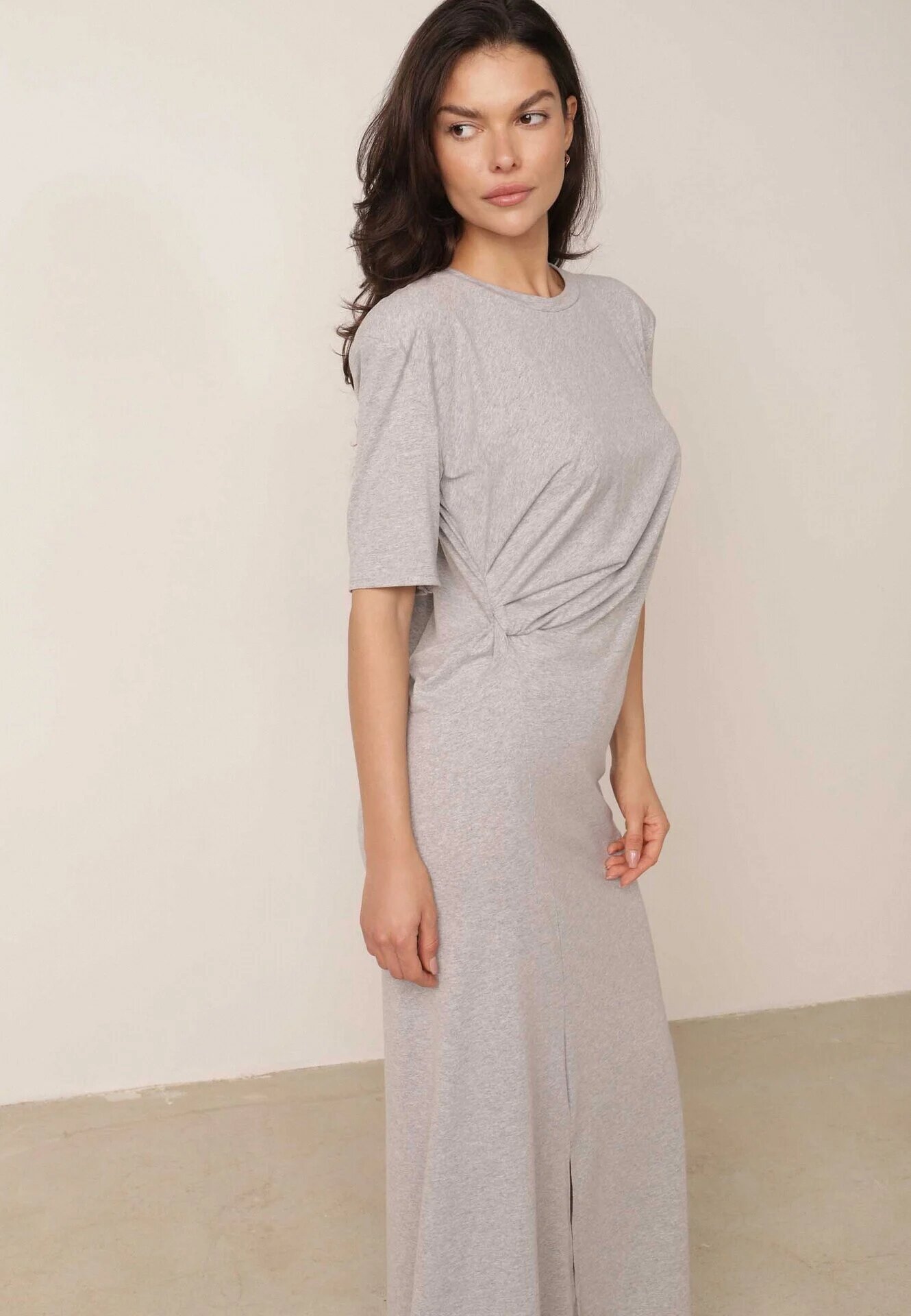 jumelle Rochie T-shirt din bumbac cu fronseu care evidențiază talia Timiore Gri