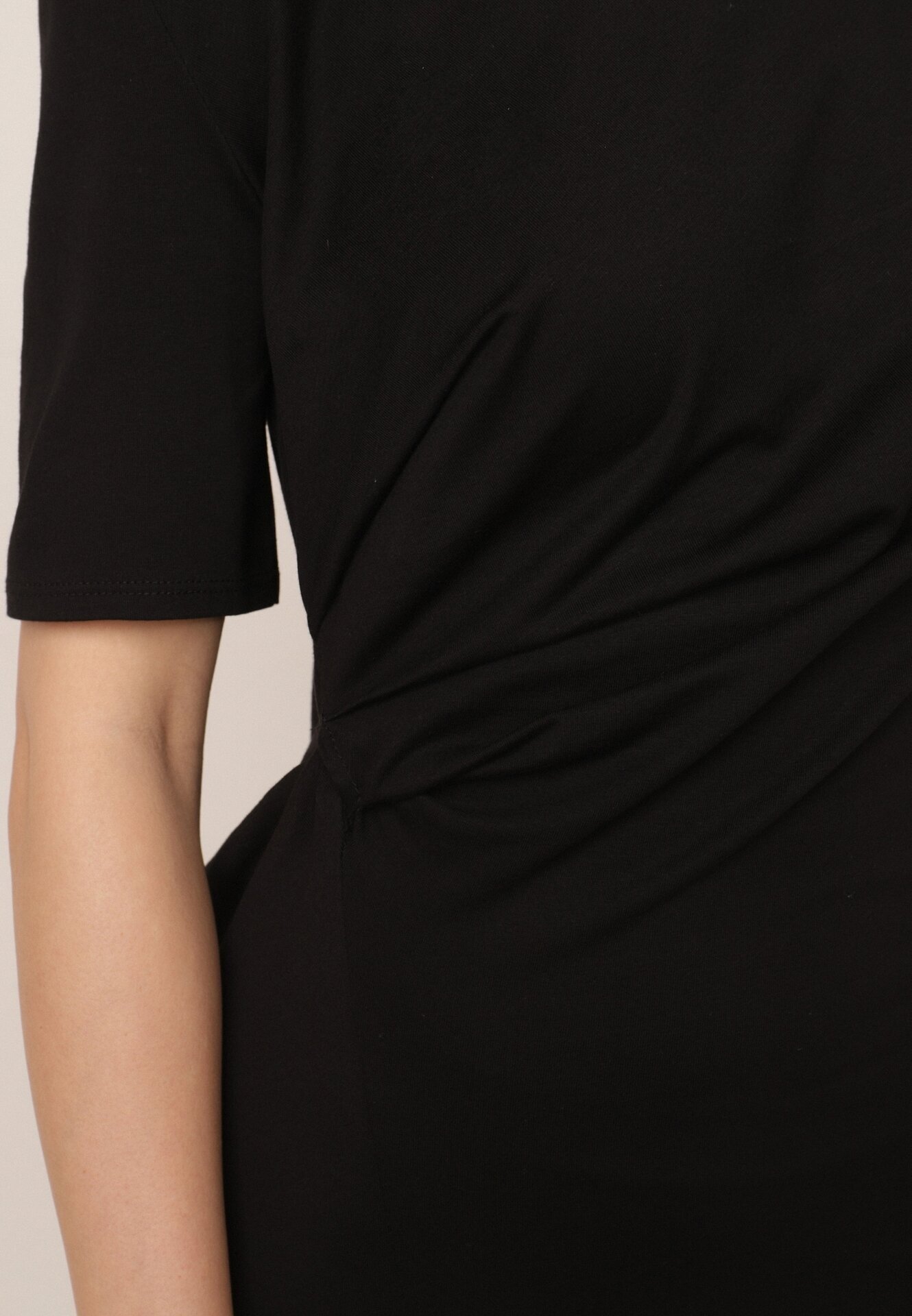 jumelle Rochie T-shirt din bumbac cu fronseu care evidențiază talia Timiore Neagră